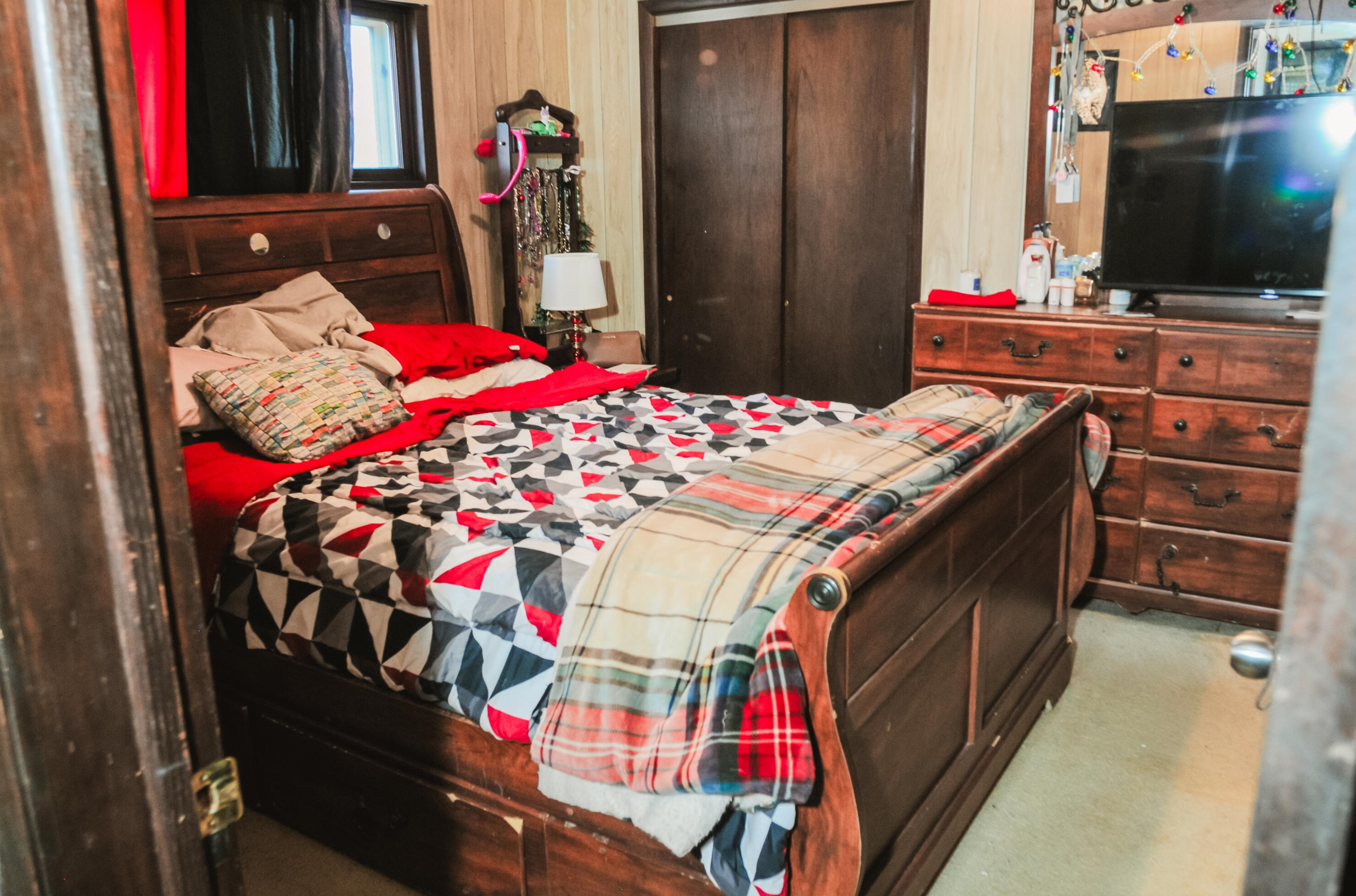 5831 74, Milwaukee WI 53214-4724 exterior