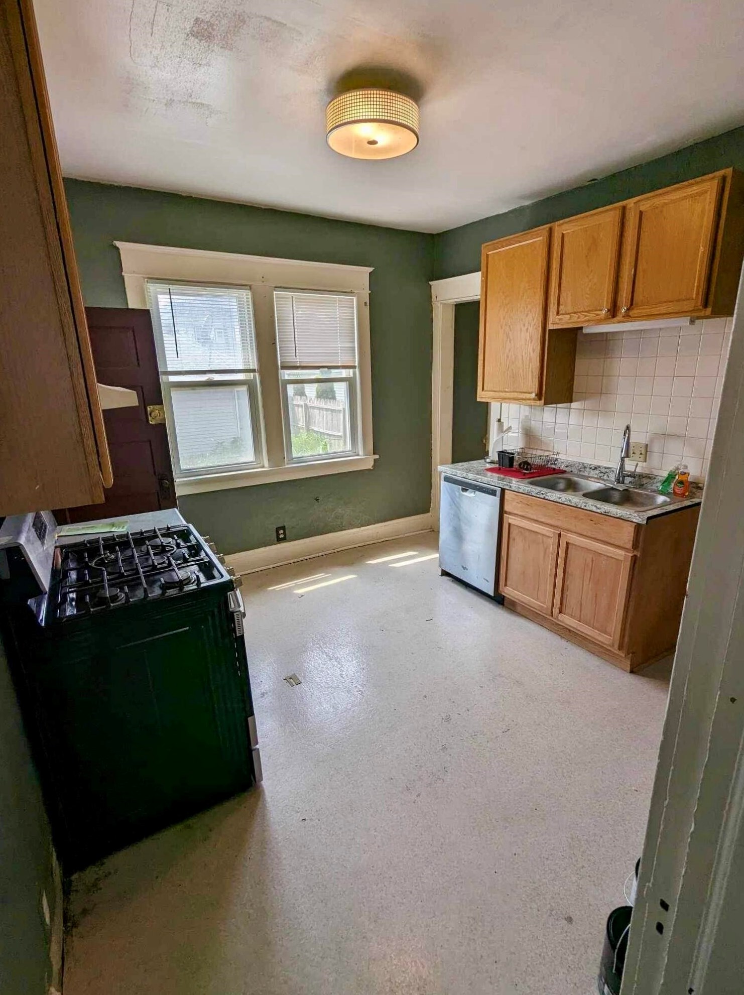 1426 Grange Ave, Racine, WI 53405-5016