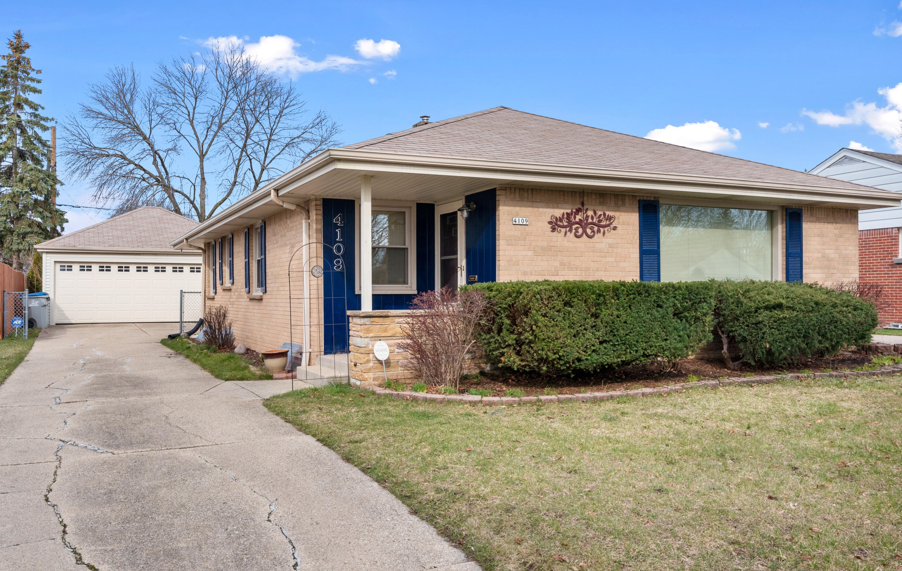 4109 88th St, Milwaukee, WI 53228-2203