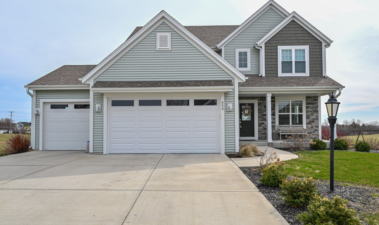 550 Greystone Dr, Port Washington, WI 53074-2299