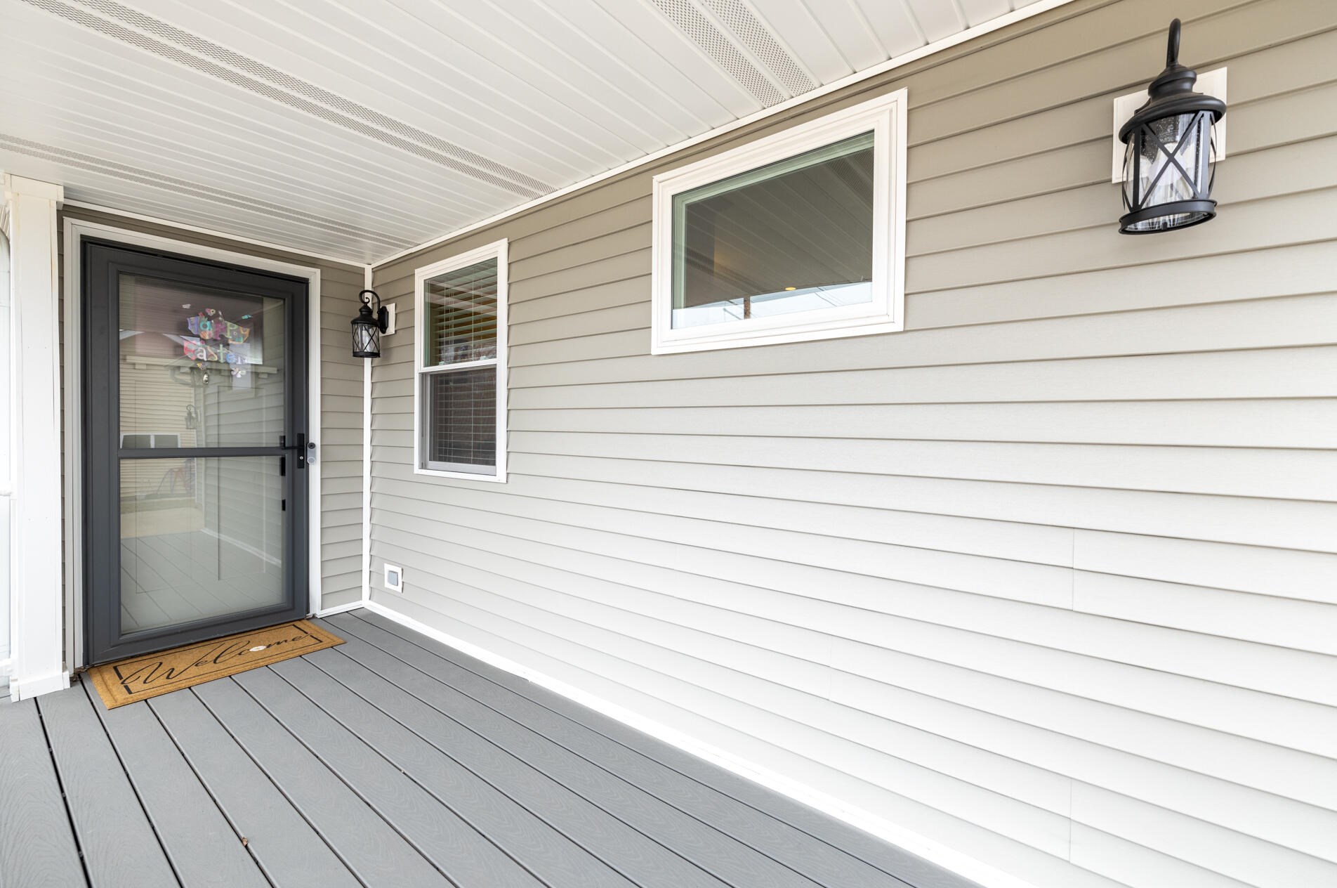 32 Jefferson Ave, Hartford, WI 53027-2138