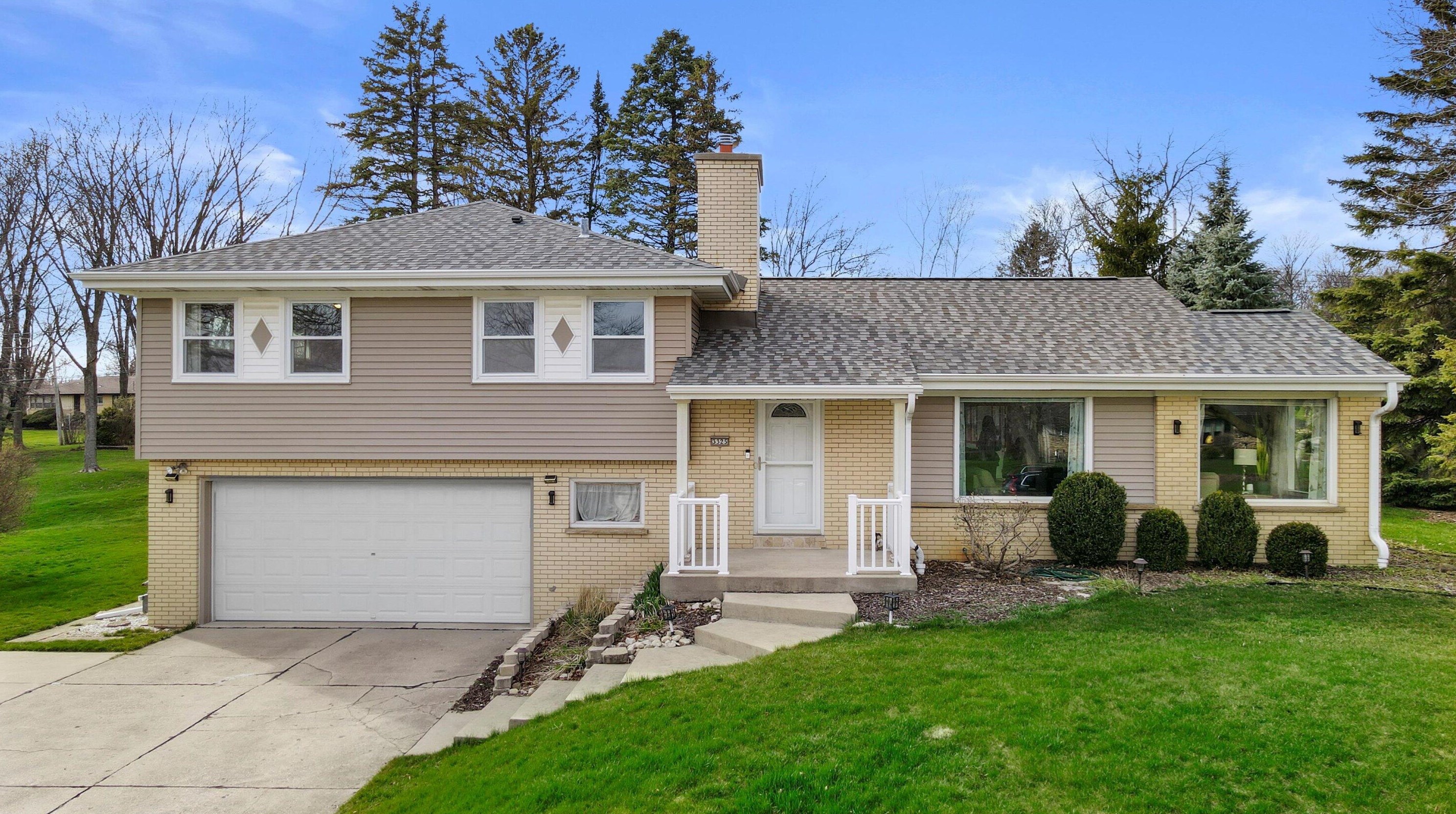 3325 Mountain Dr, Brookfield, WI 53045