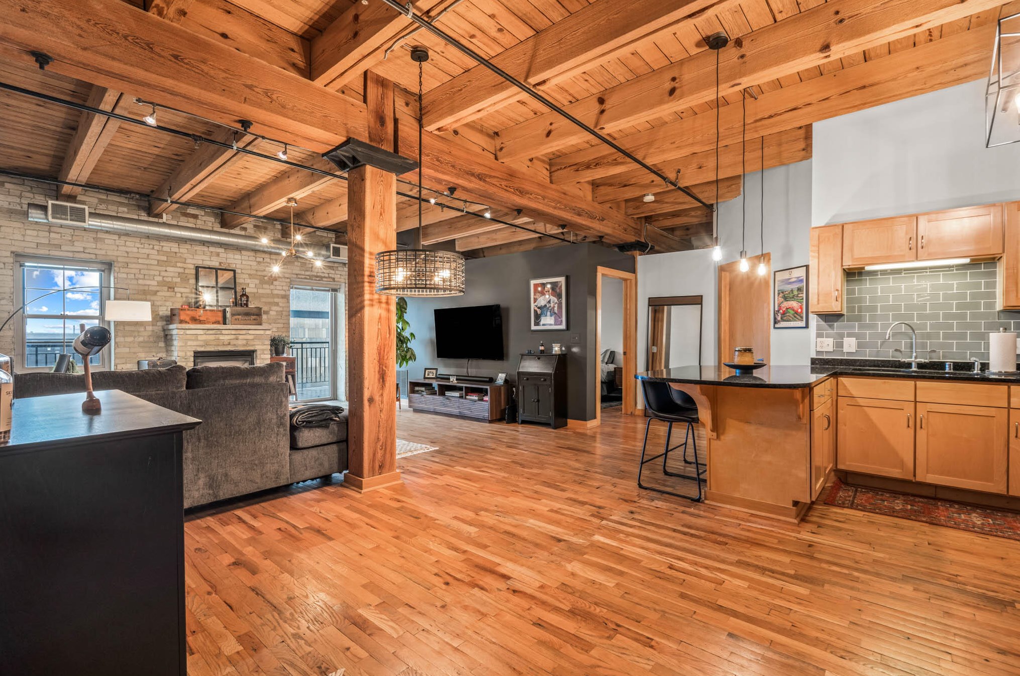 413 2nd St, Milwaukee, WI 53203-3100