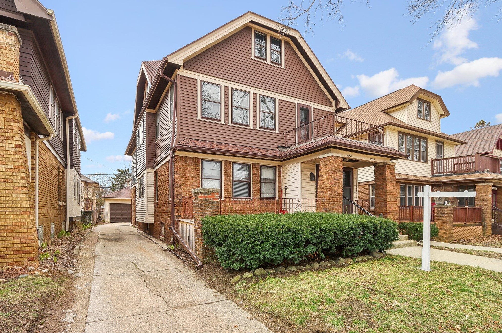 4921 Wells St, Milwaukee, WI 53208-3033