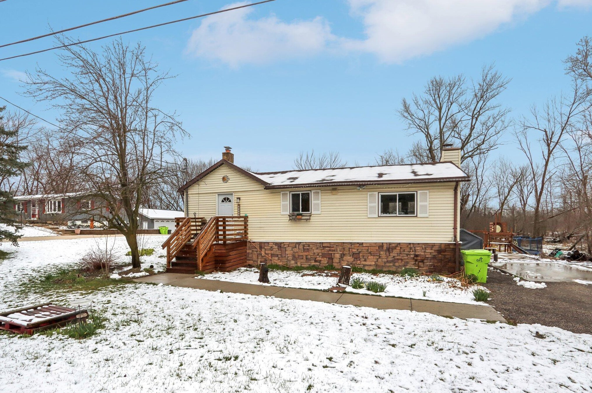 37136 Sunset Dr, Oconomowoc, WI 53066-8601
