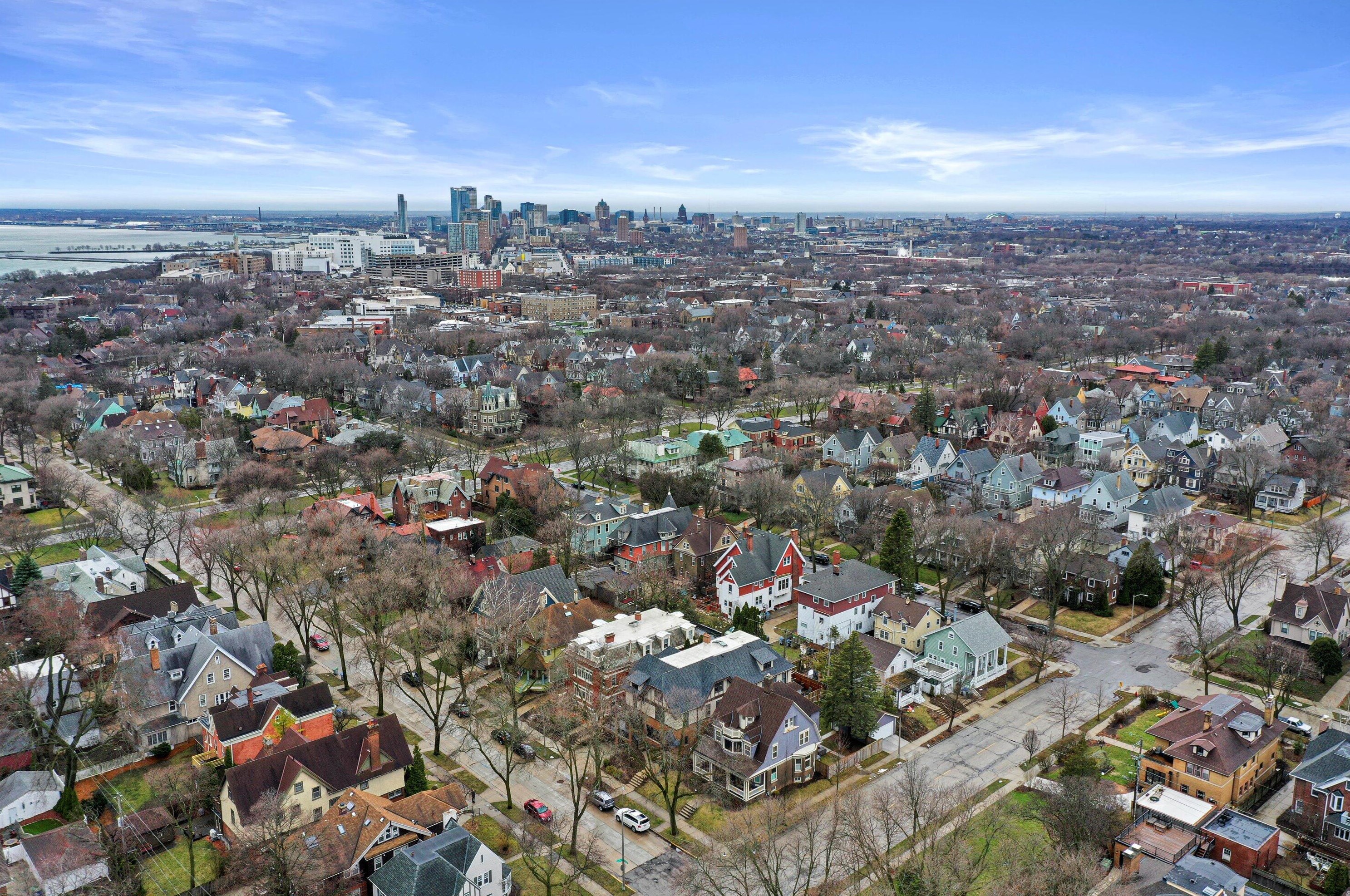 2857 Shepard Ave, Milwaukee WI  53211-3433 exterior