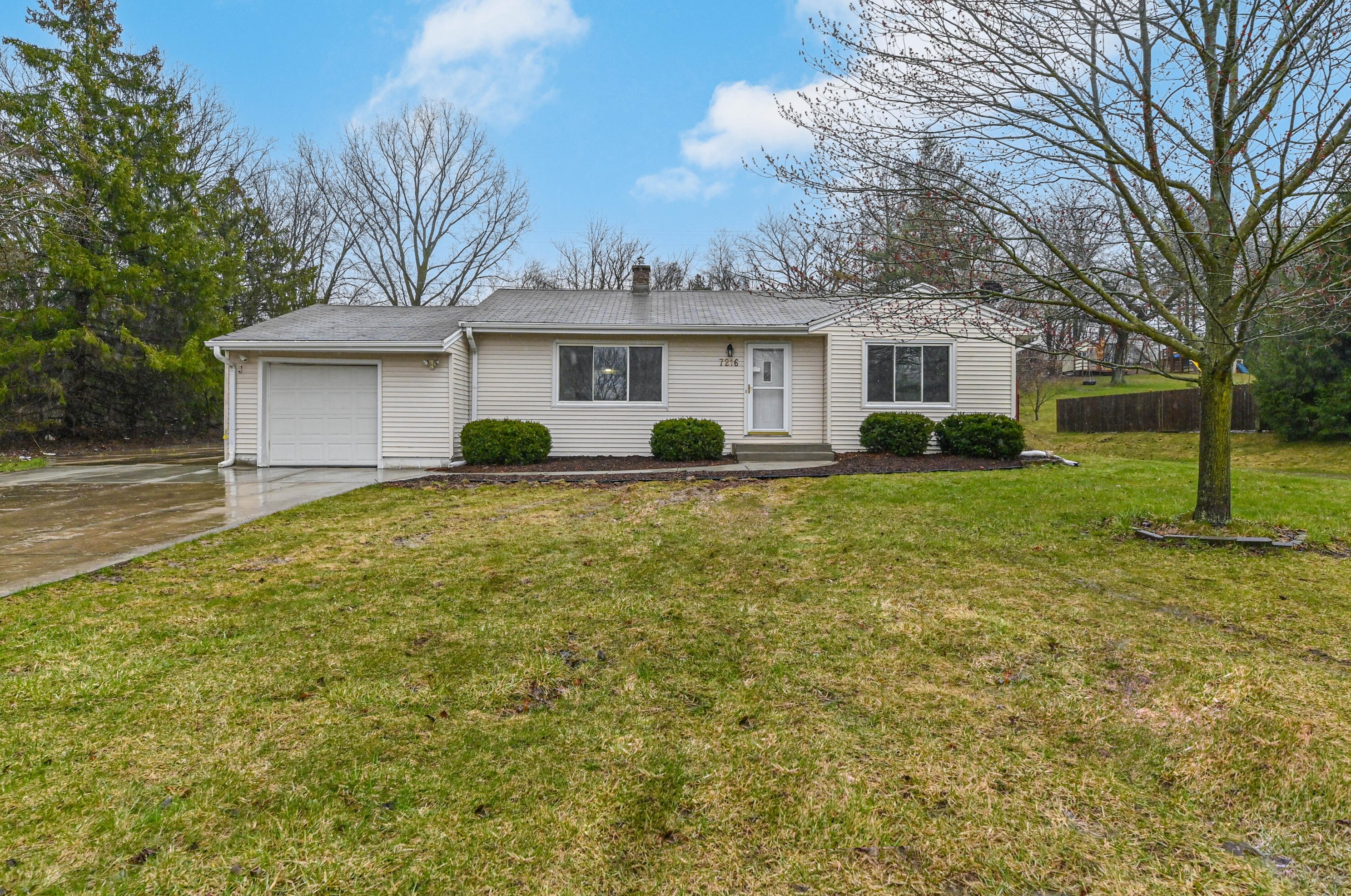 7216 46th St, Hales Corners, WI 53132-8795
