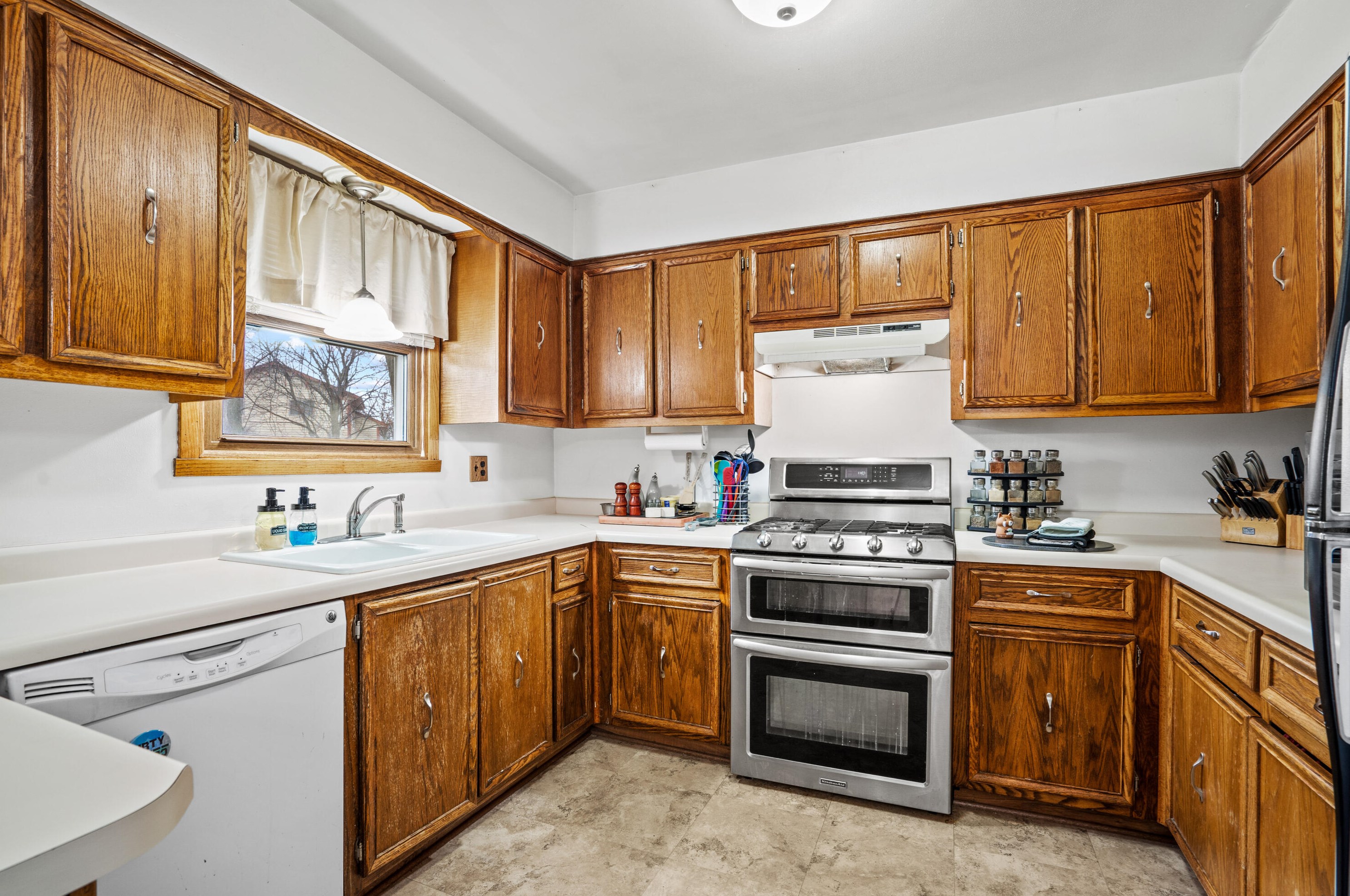 211 Maple St, Grafton WI  53024-2322 exterior