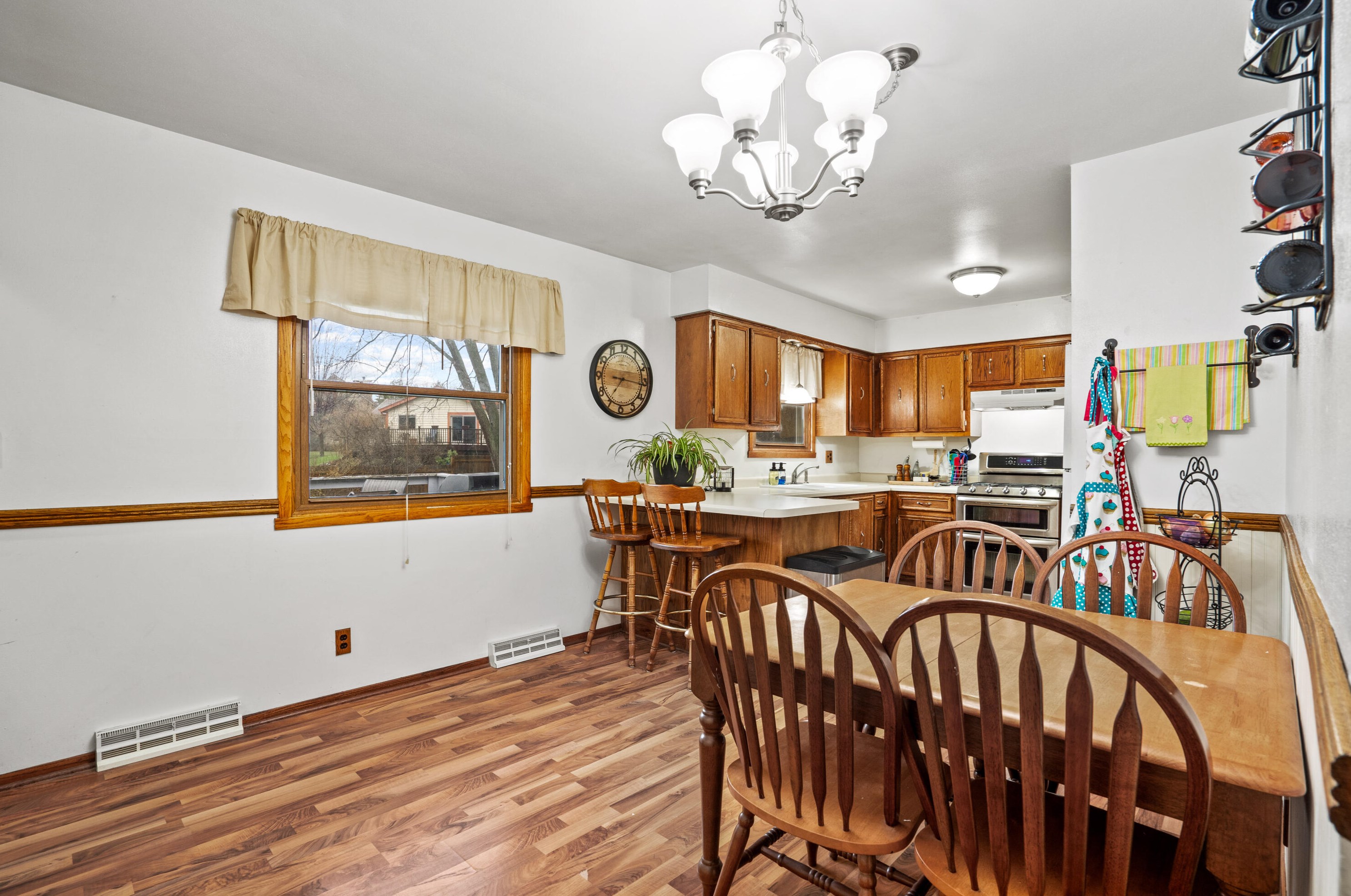 211 Maple St, Grafton WI  53024-2322 exterior
