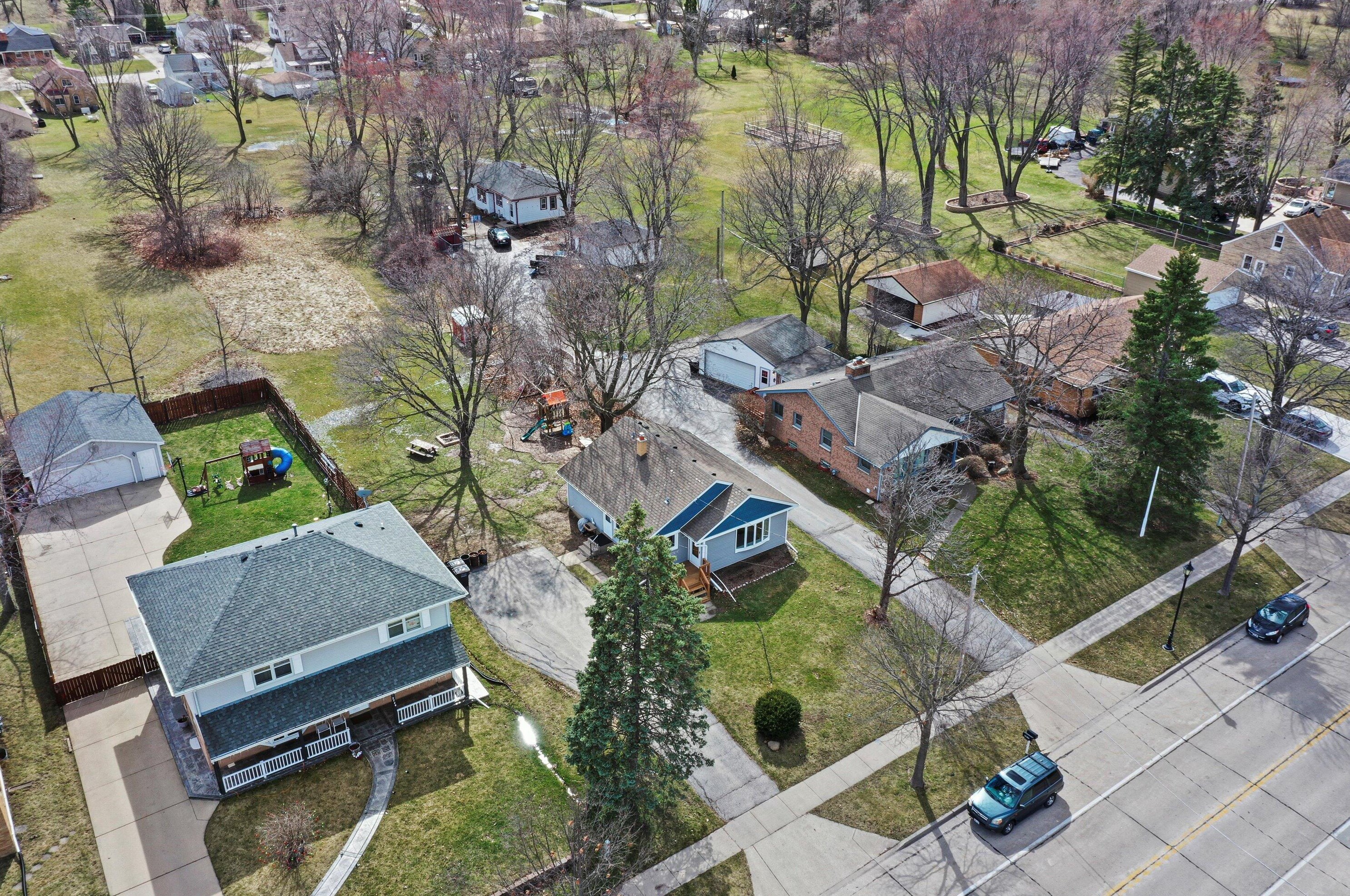 2811 Coldspring Rd, Milwaukee WI  53221-1856 exterior