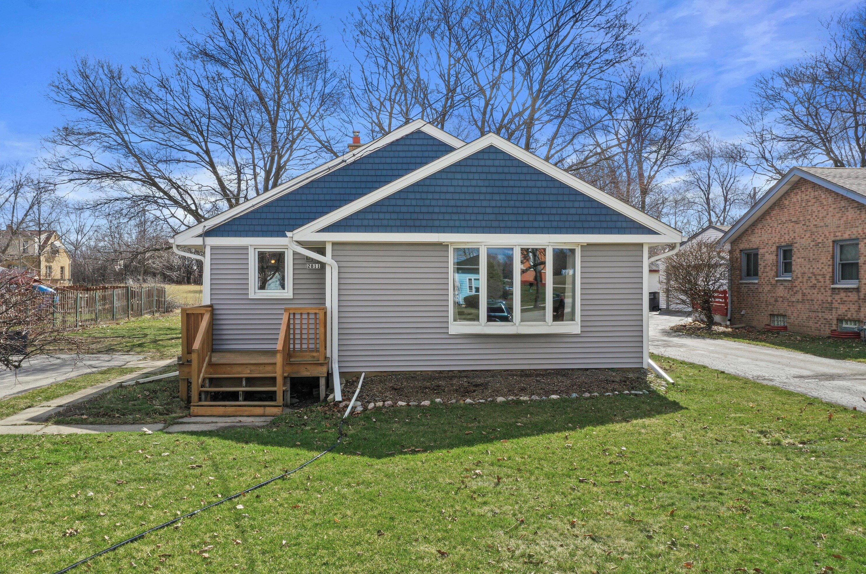 2811 Coldspring Rd, Milwaukee WI  53221-1856 exterior