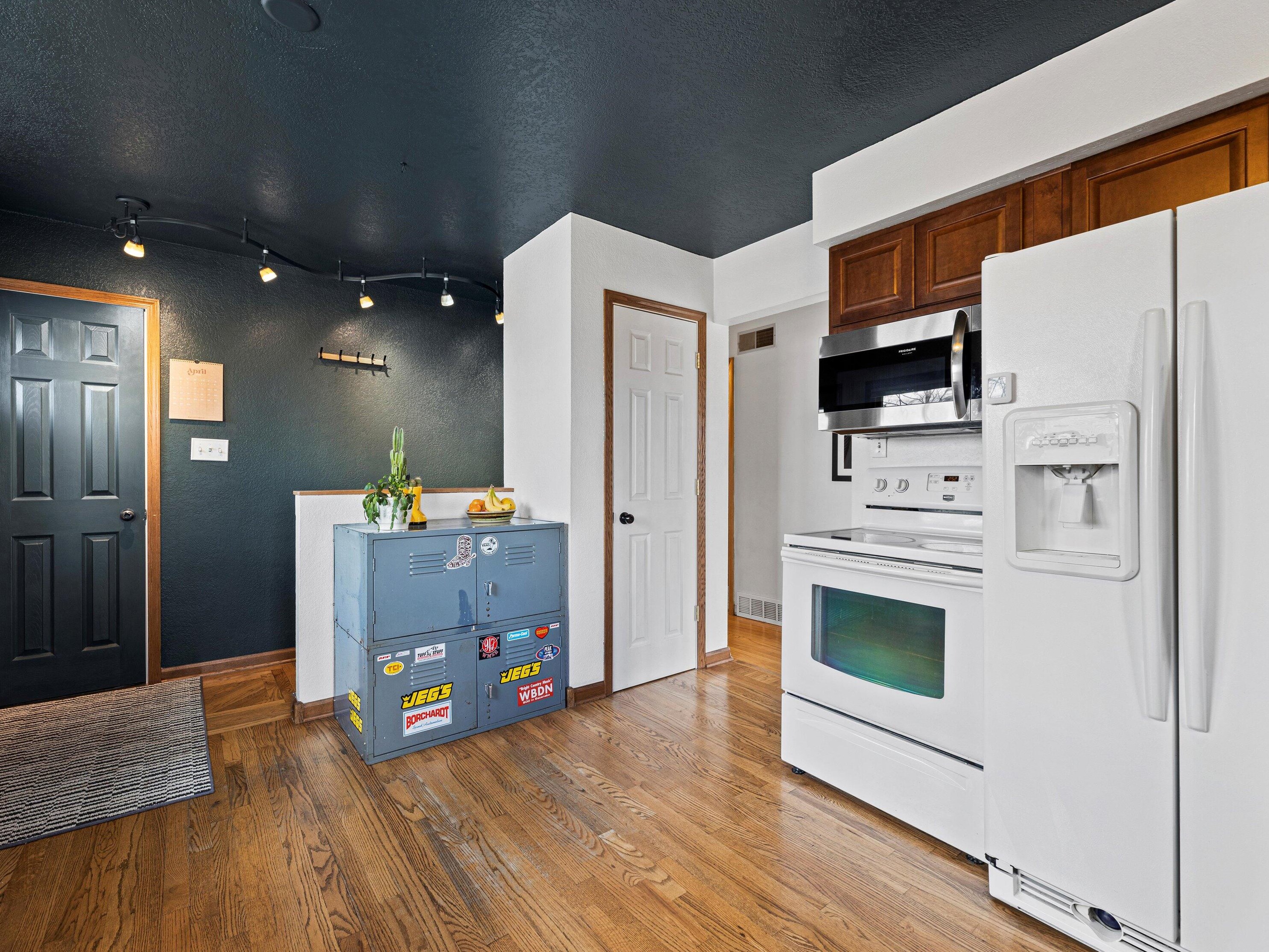 2811 Coldspring Rd, Milwaukee WI  53221-1856 exterior