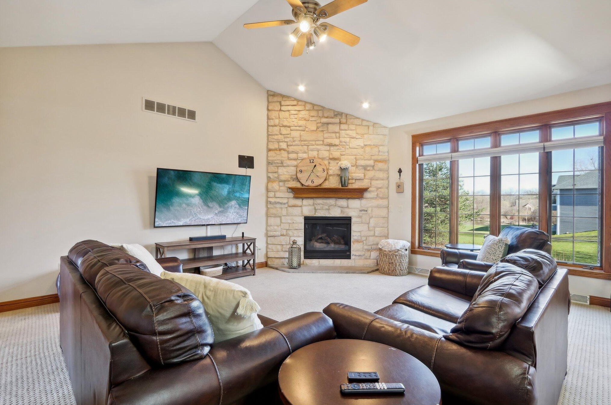 8359 Virginia Cir, Waterford, WI 53185