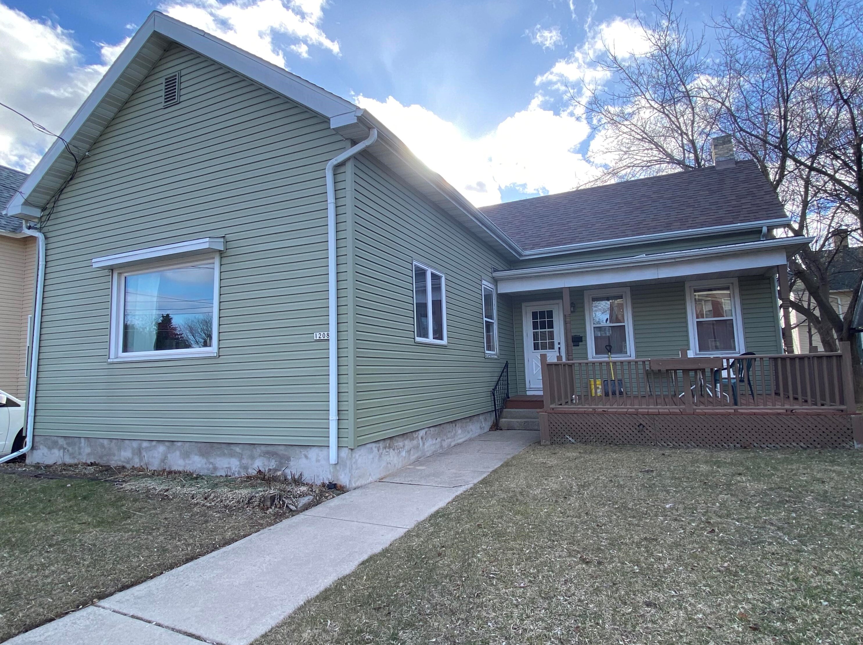 1208 S 9th St, Manitowoc, WI 54220
