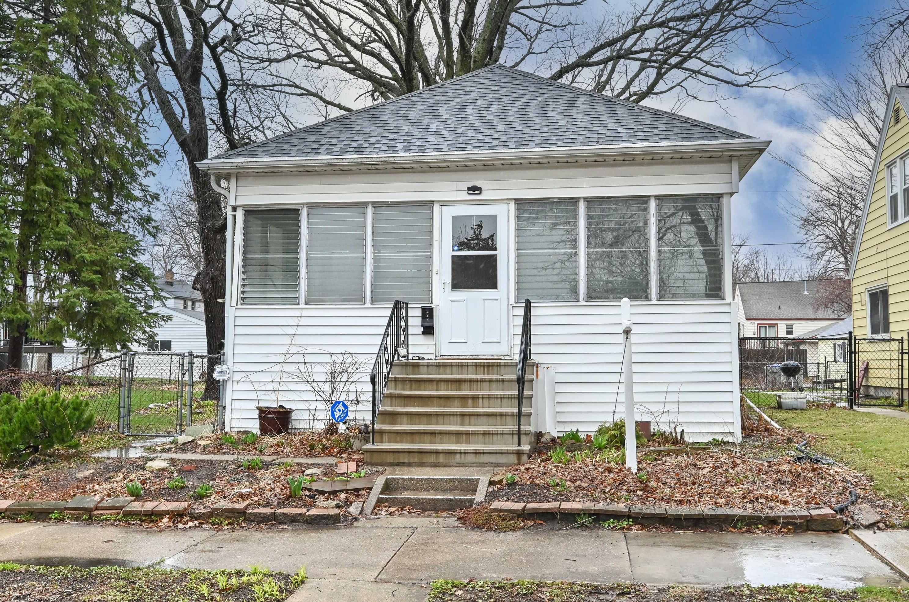 437 66th St, Milwaukee WI  53214-1735 exterior