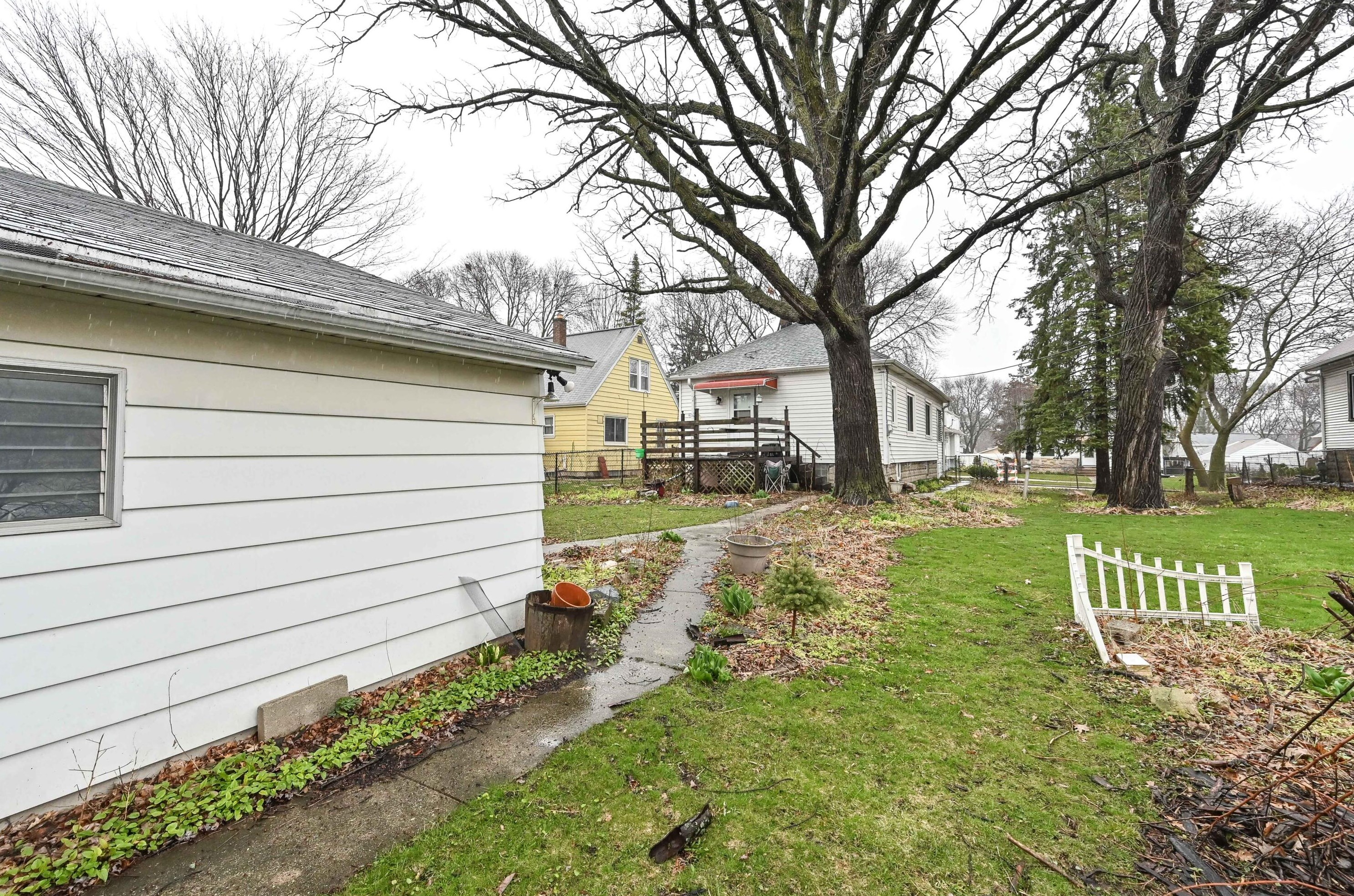 437 66th St, Milwaukee WI  53214-1735 exterior