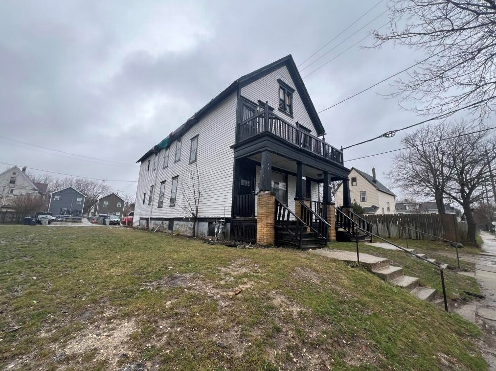 2118 24th Pl, Milwaukee, WI 53205-1017