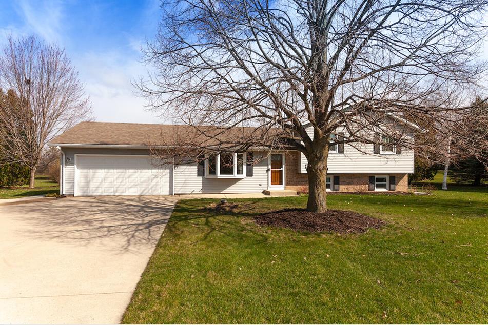 S46W25772 Lawnsdale Rd, Waukesha, WI 53189 MLS 1870030 Coldwell Banker