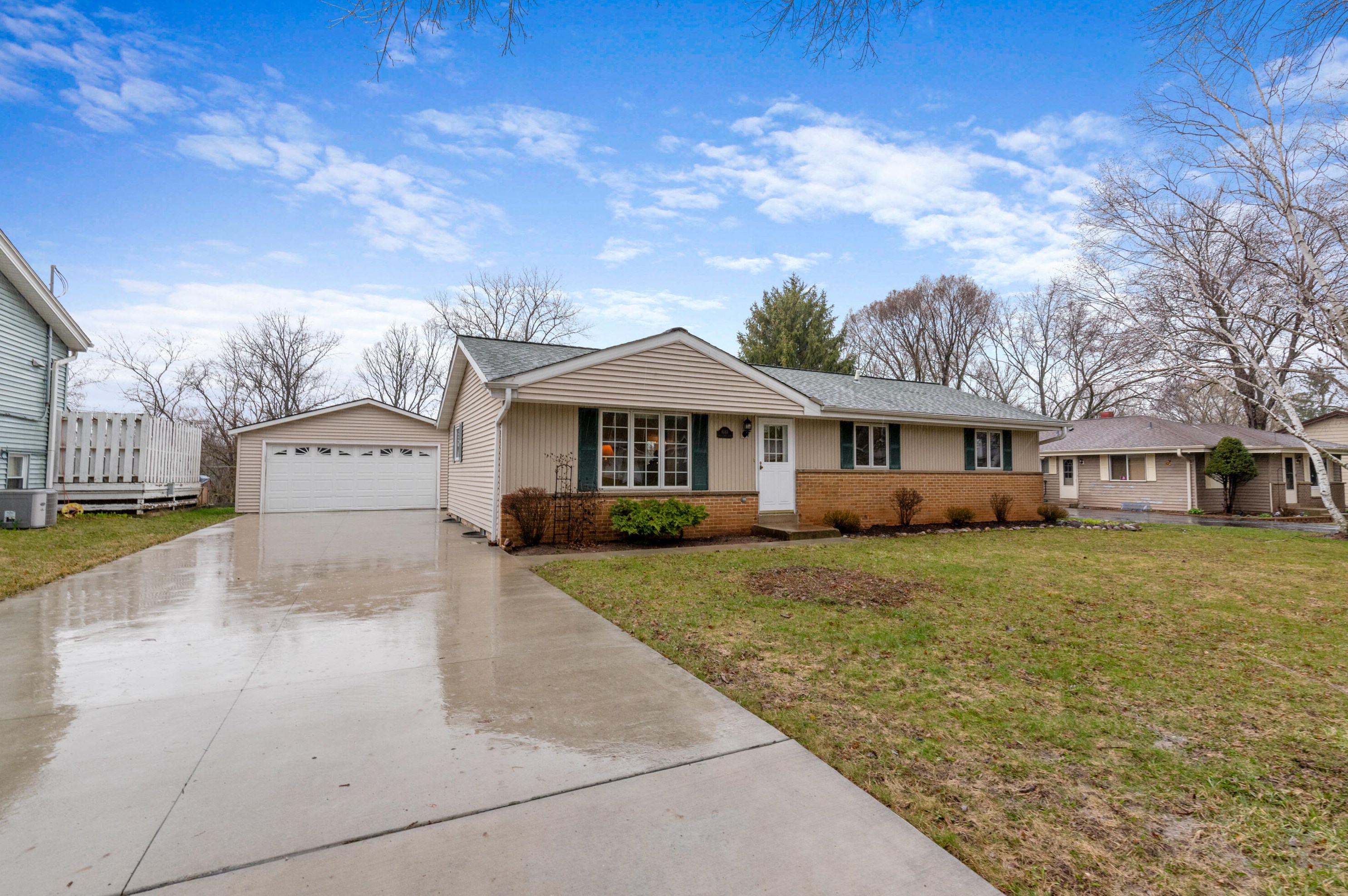 6145 River Trail Dr, Milwaukee, WI 53225-1029