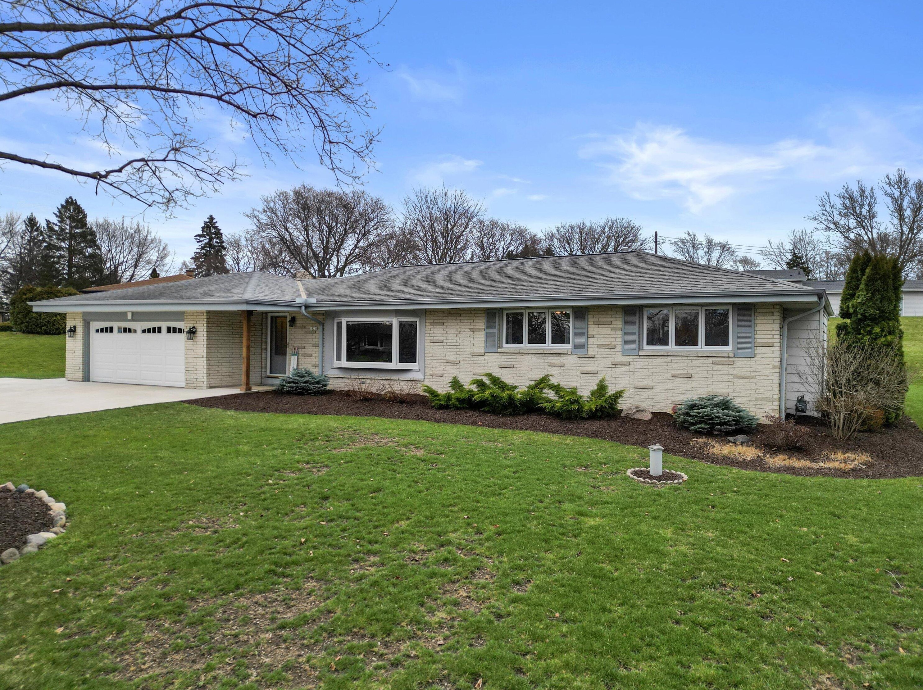 16321 W Hansen Dr, Waukesha, WI 53151