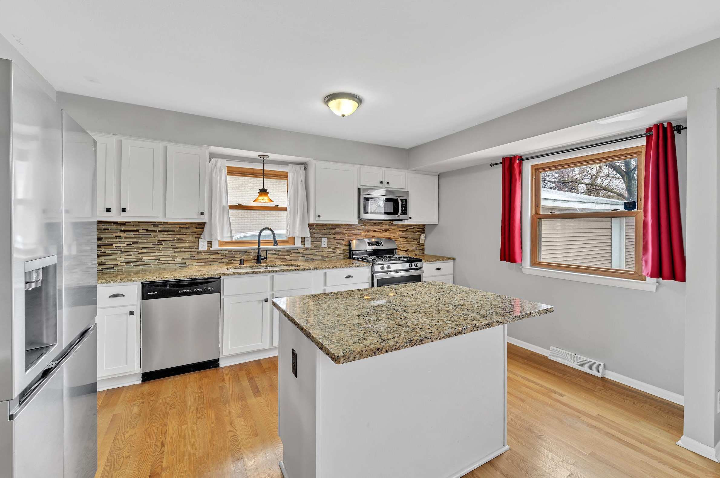 1409 Maplewood Ct, Milwaukee, WI 53221-4347