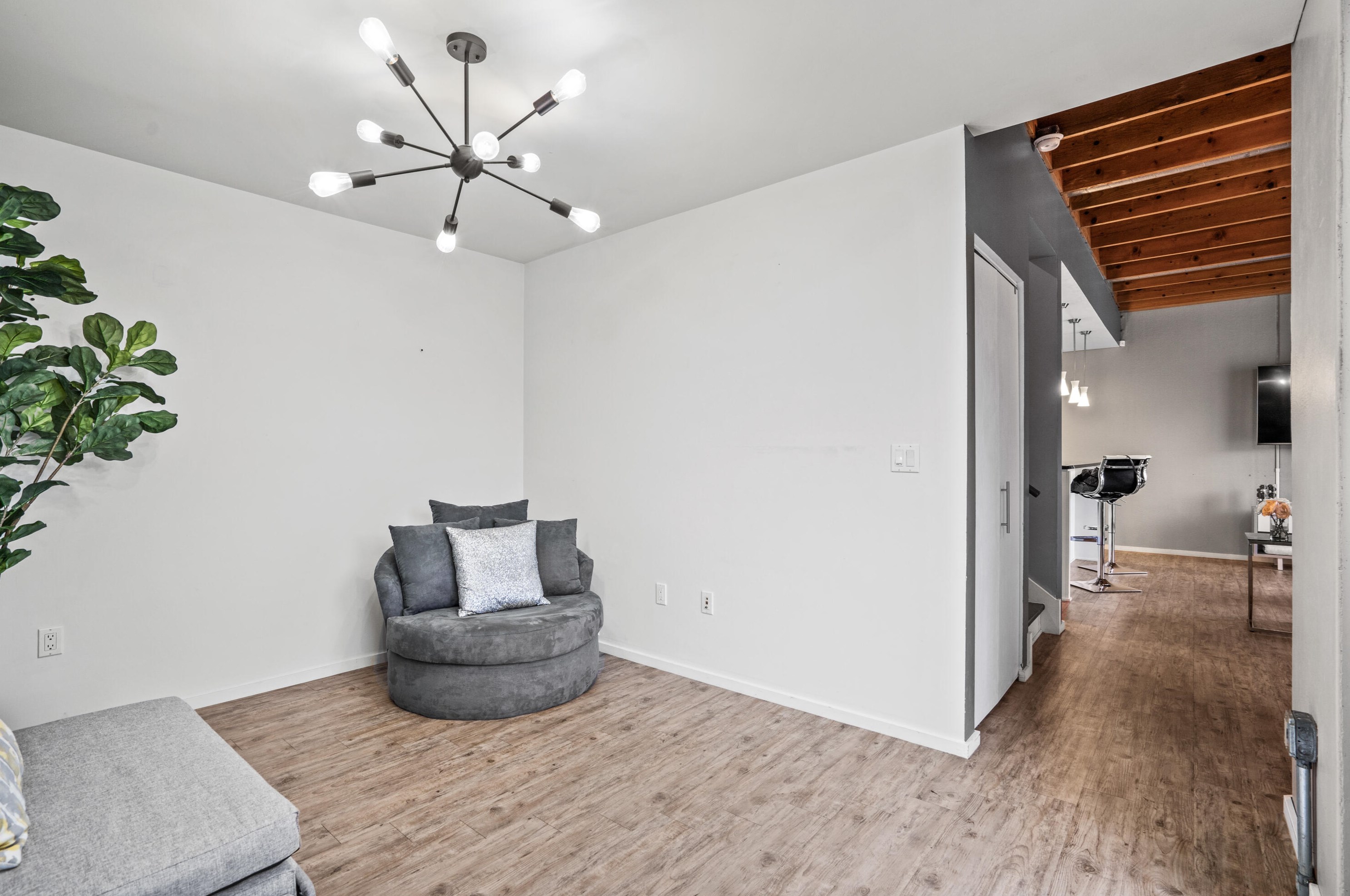 2023 Commerce St, Milwaukee WI  53212-3472 exterior