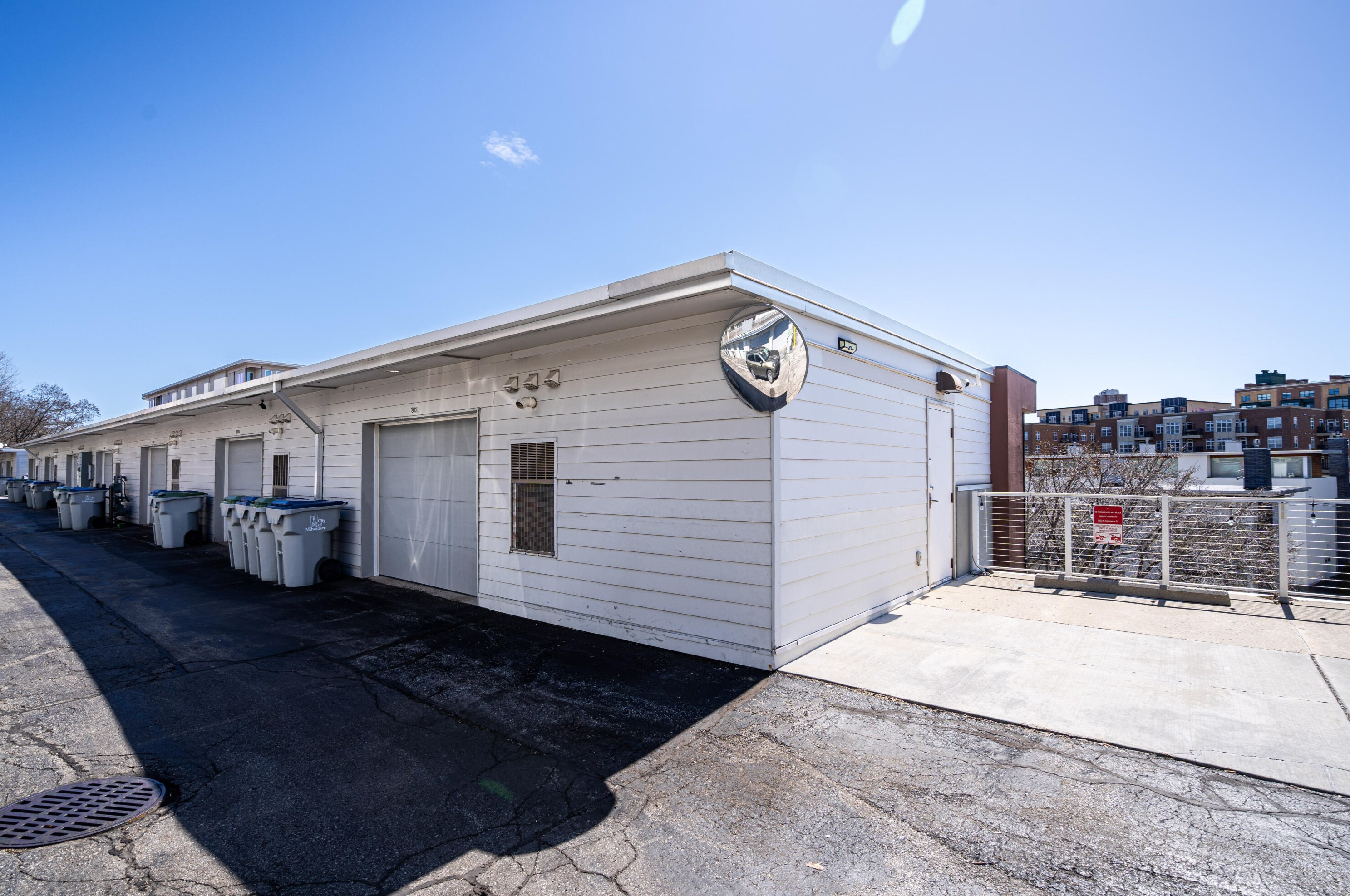 2023 Commerce St, Milwaukee WI  53212-3472 exterior