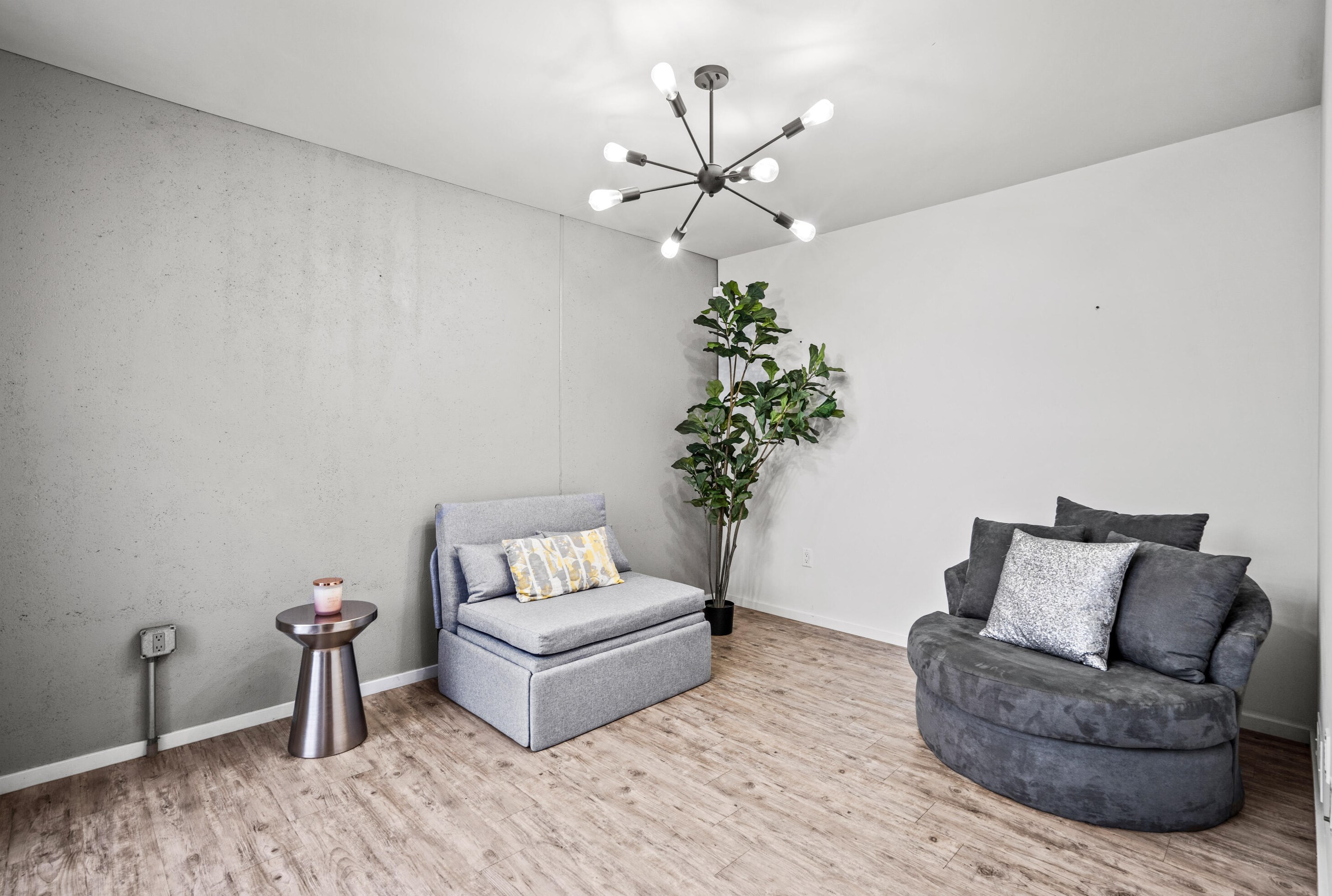 2023 Commerce St, Milwaukee WI  53212-3472 exterior