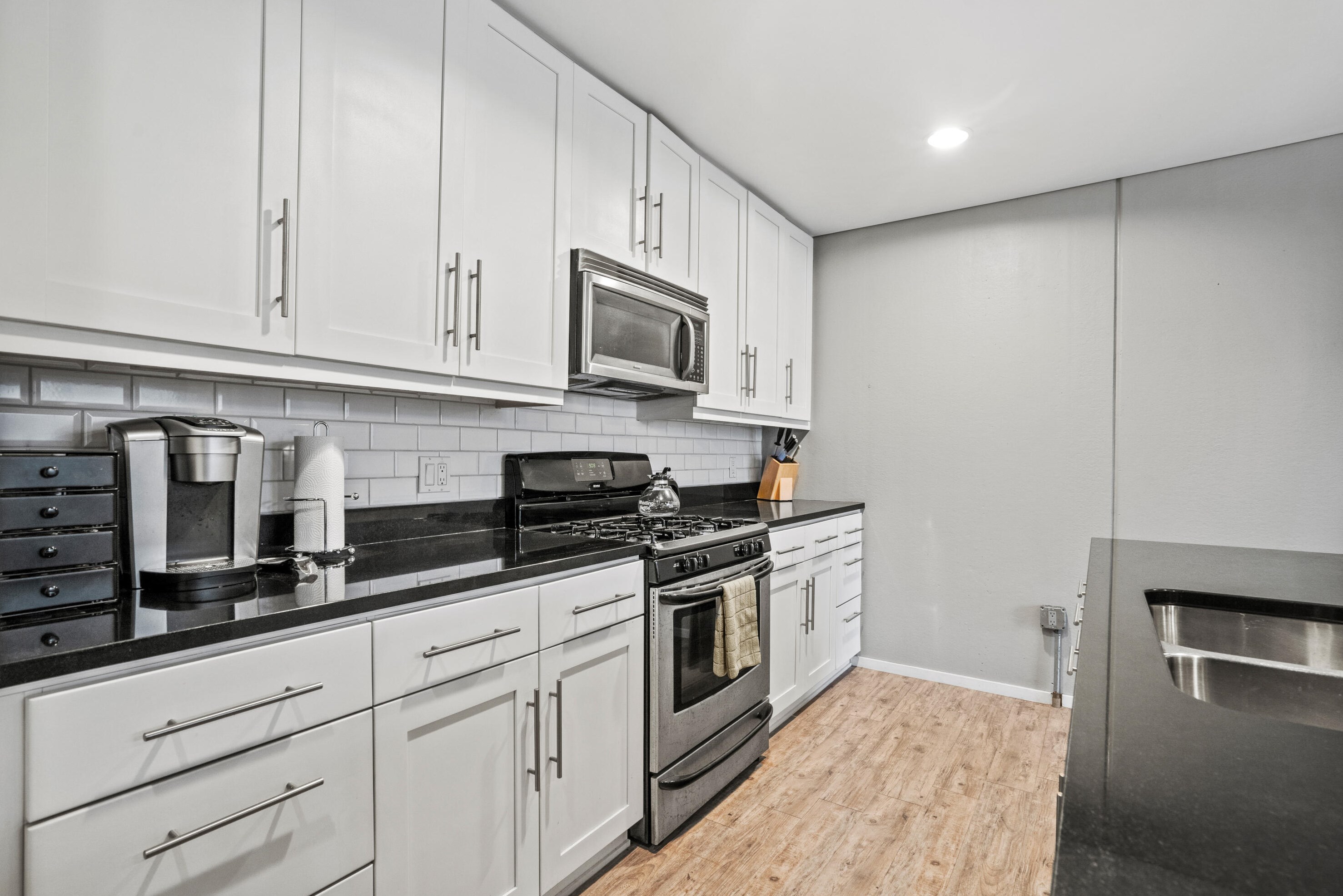 2023 Commerce St, Milwaukee WI  53212-3472 exterior