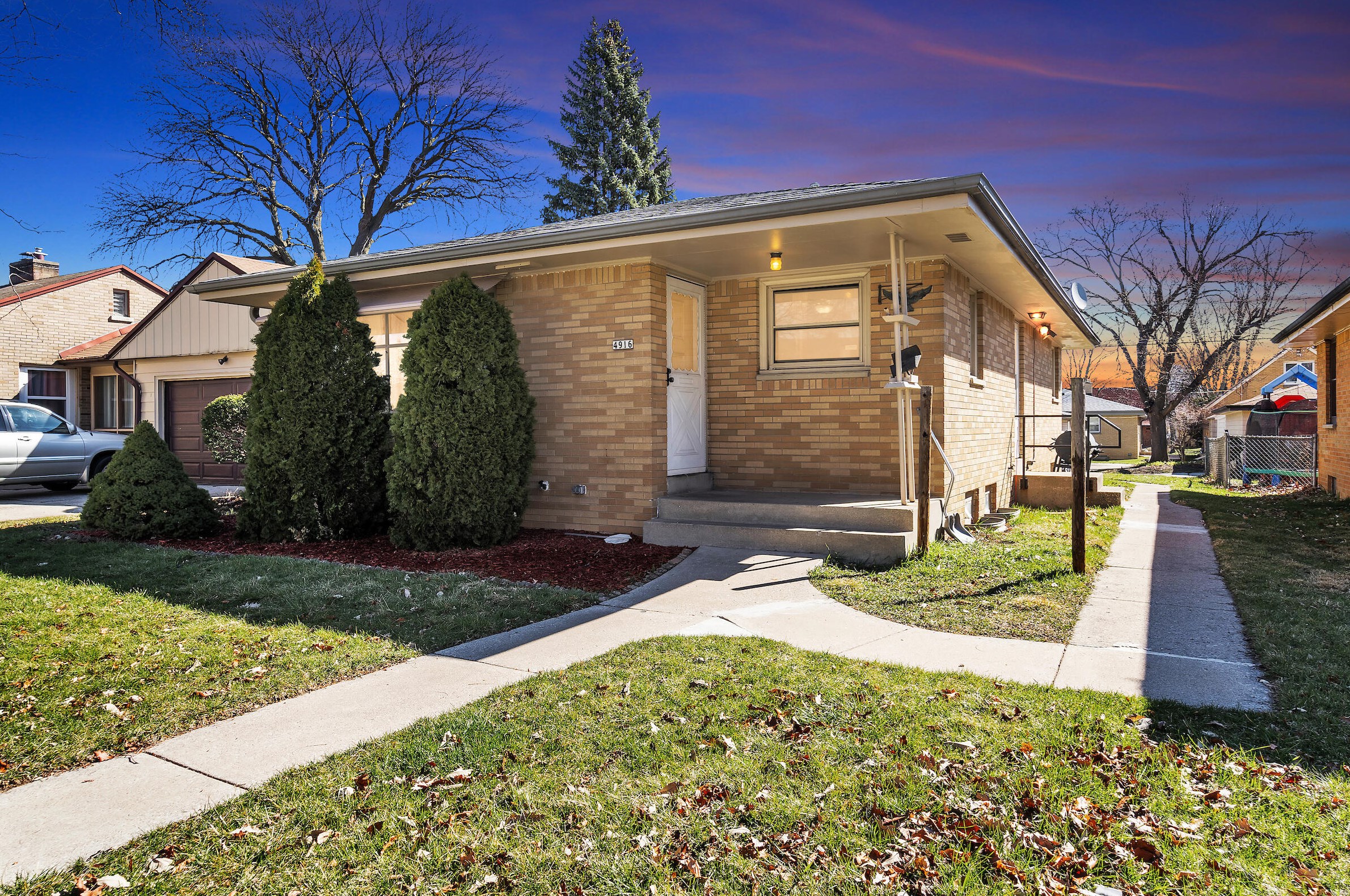 4916 N 67th St, Milwaukee, WI 53218