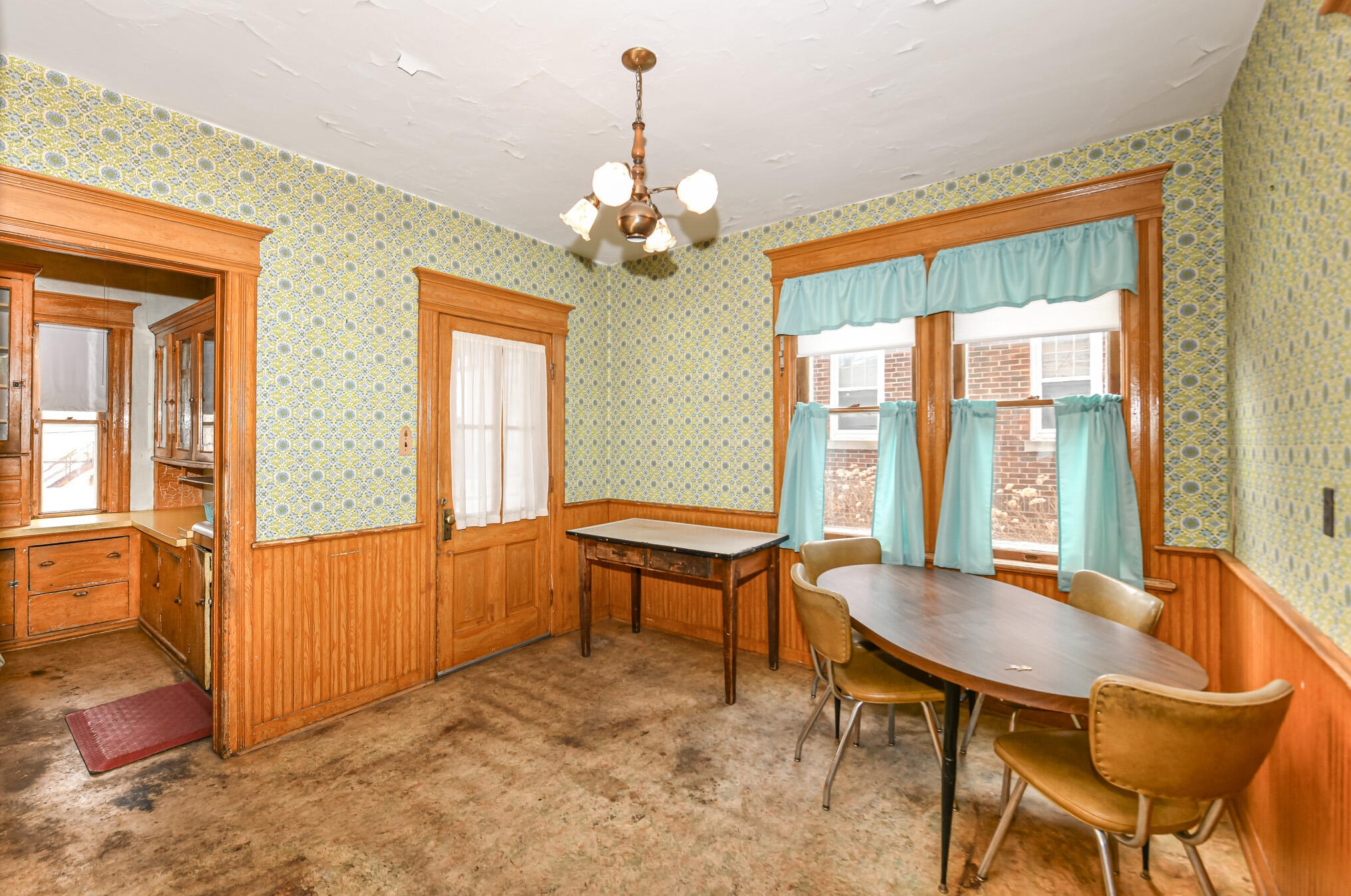 219 7th Ave, West Bend WI  53095-3240 exterior