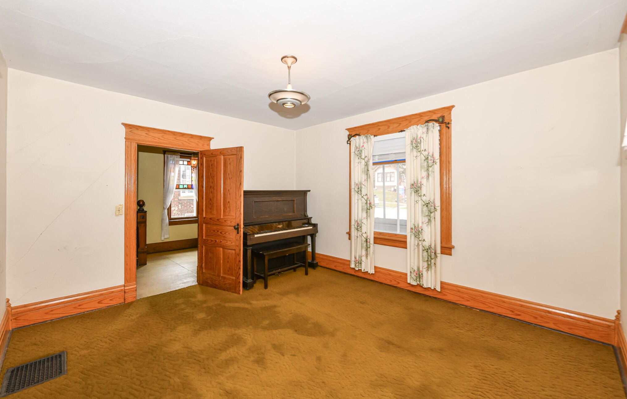 219 7th Ave, West Bend WI  53095-3240 exterior