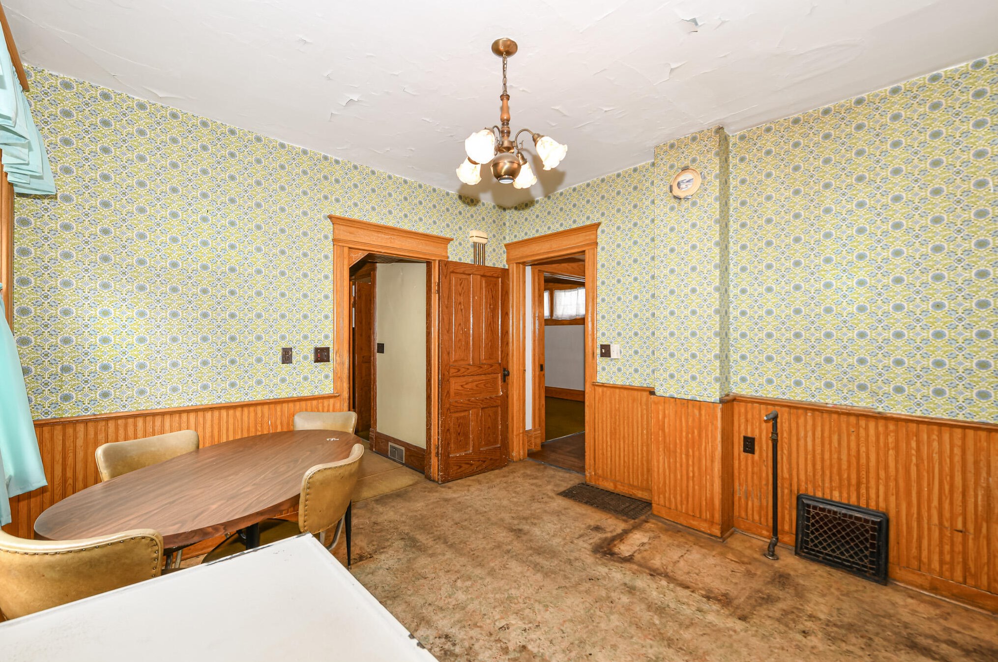 219 7th Ave, West Bend WI  53095-3240 exterior