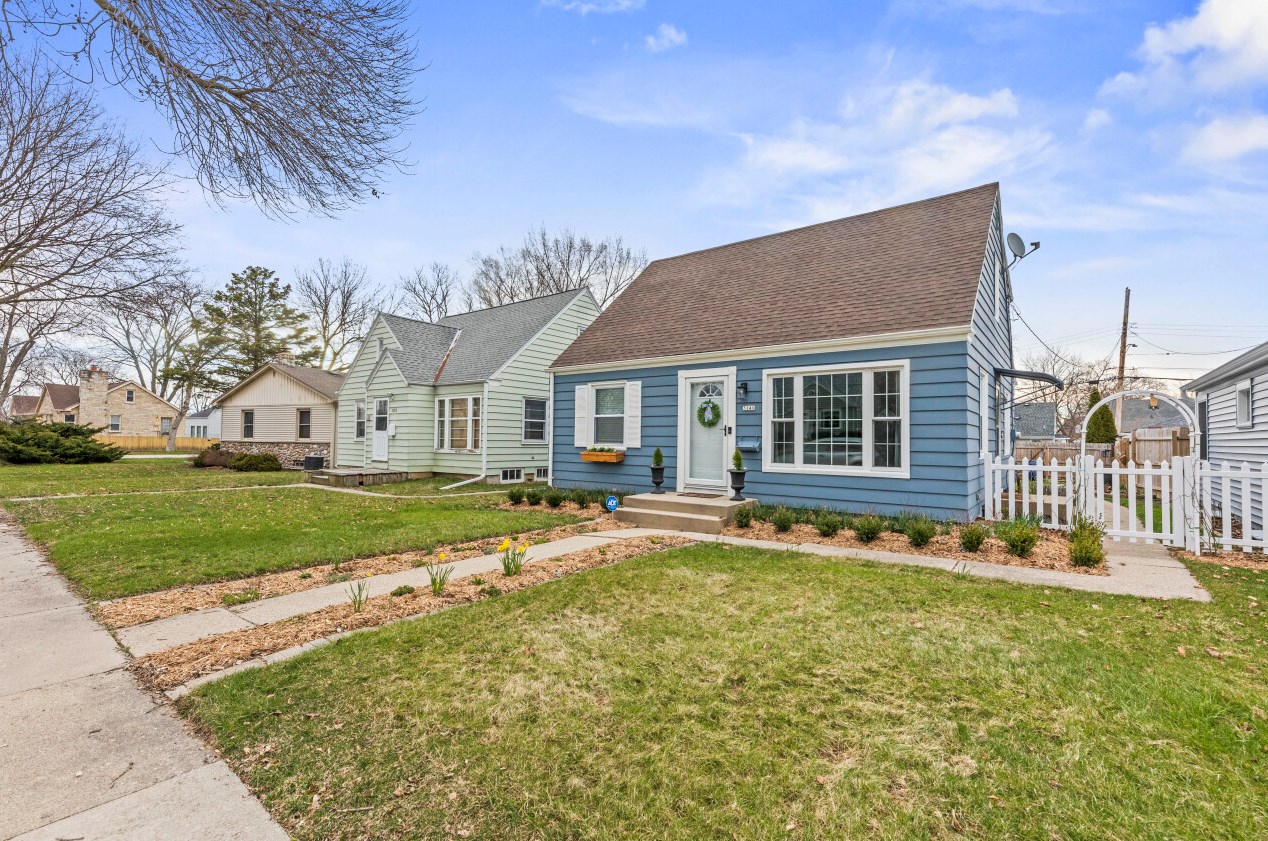 3146 90th St, Milwaukee, WI 53222-3612