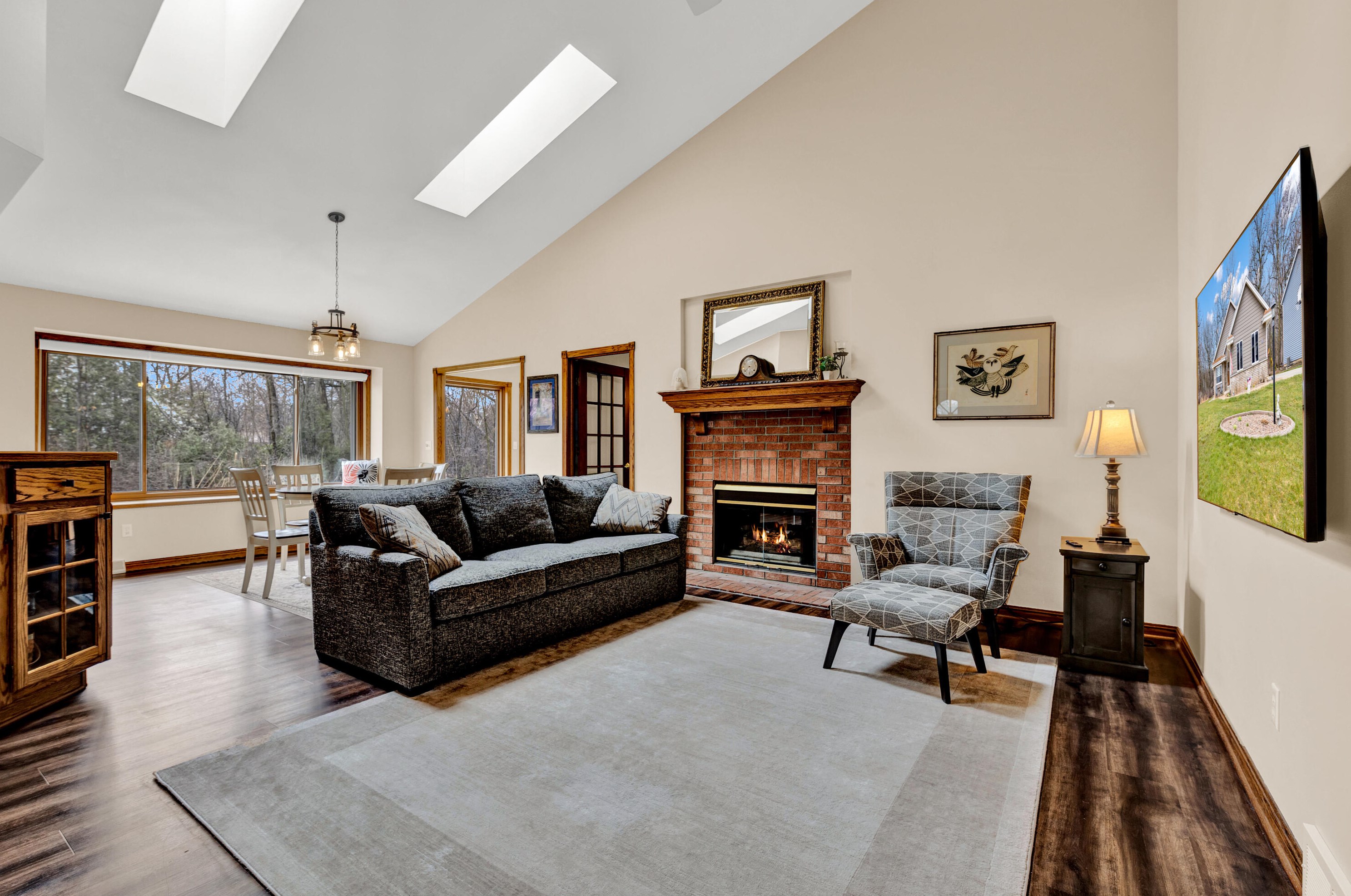 14555 W Fieldpointe Dr, Waukesha, WI 53151