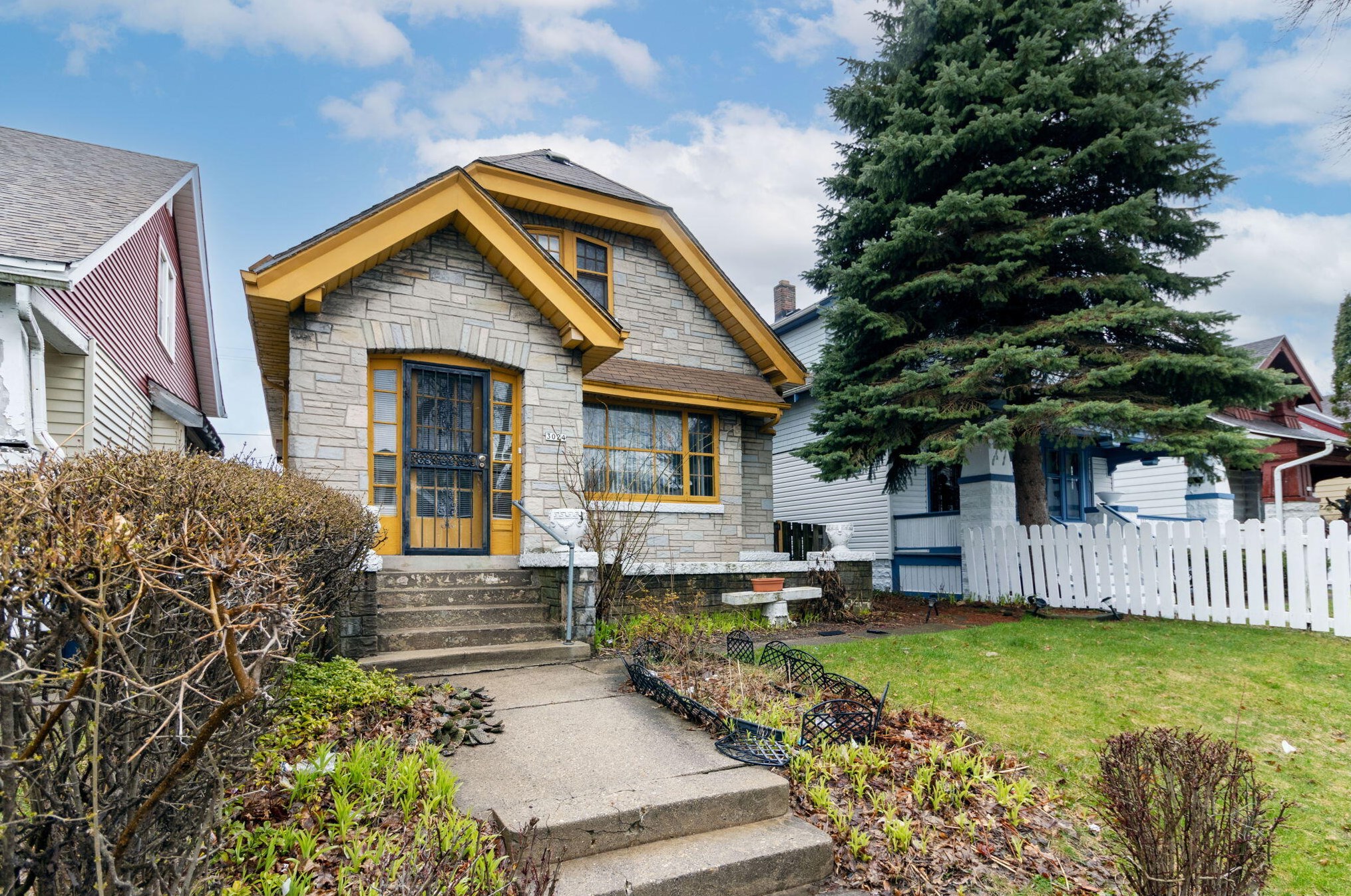 3024 36th St, Milwaukee, WI 53210-1928