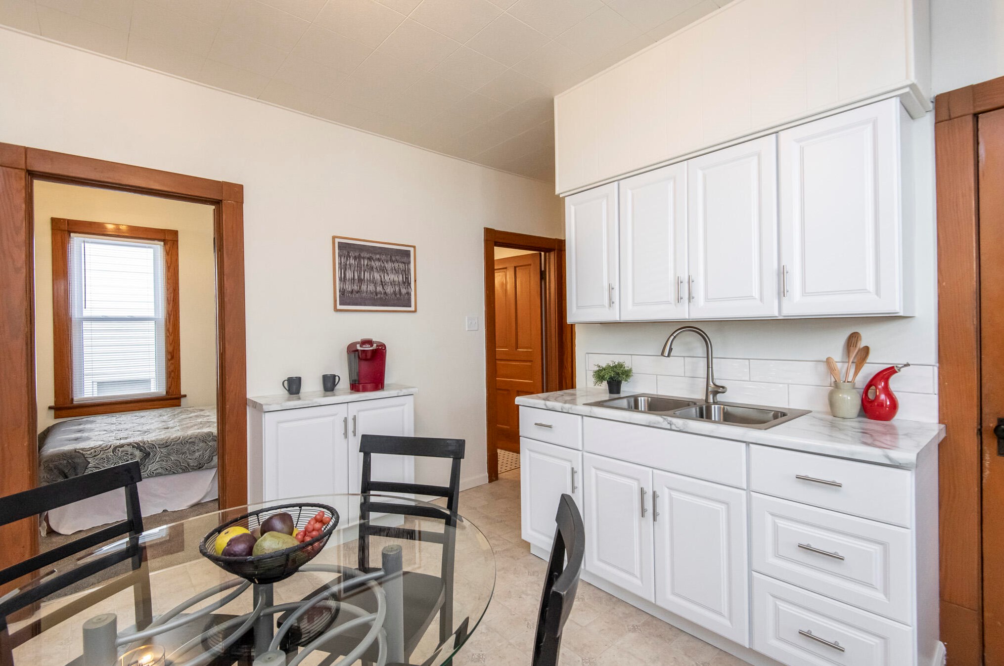 2056 Vilter Ln, Milwaukee, WI 53204-3631