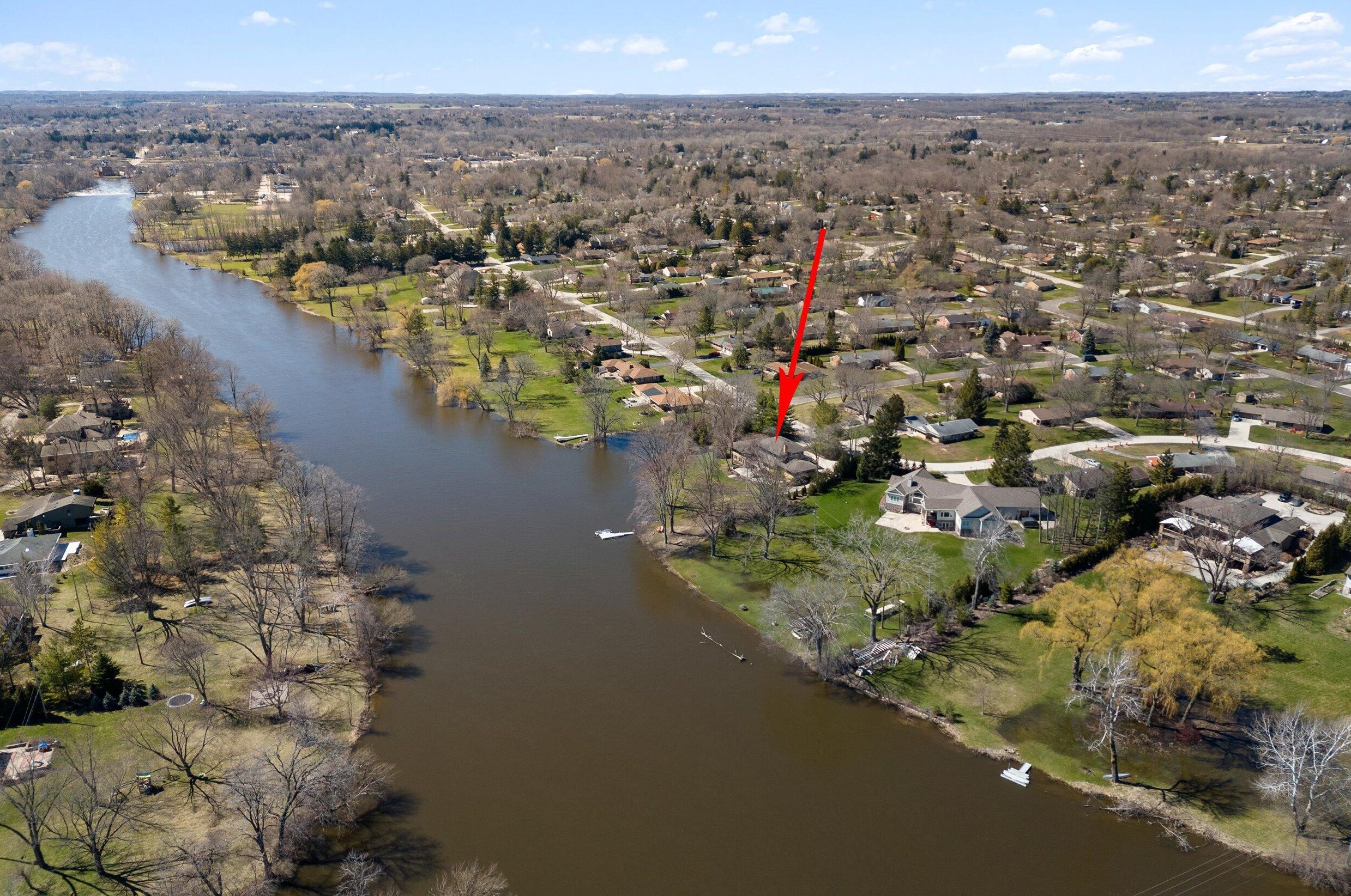 713 Riverview Dr, Thiensville, WI 53092