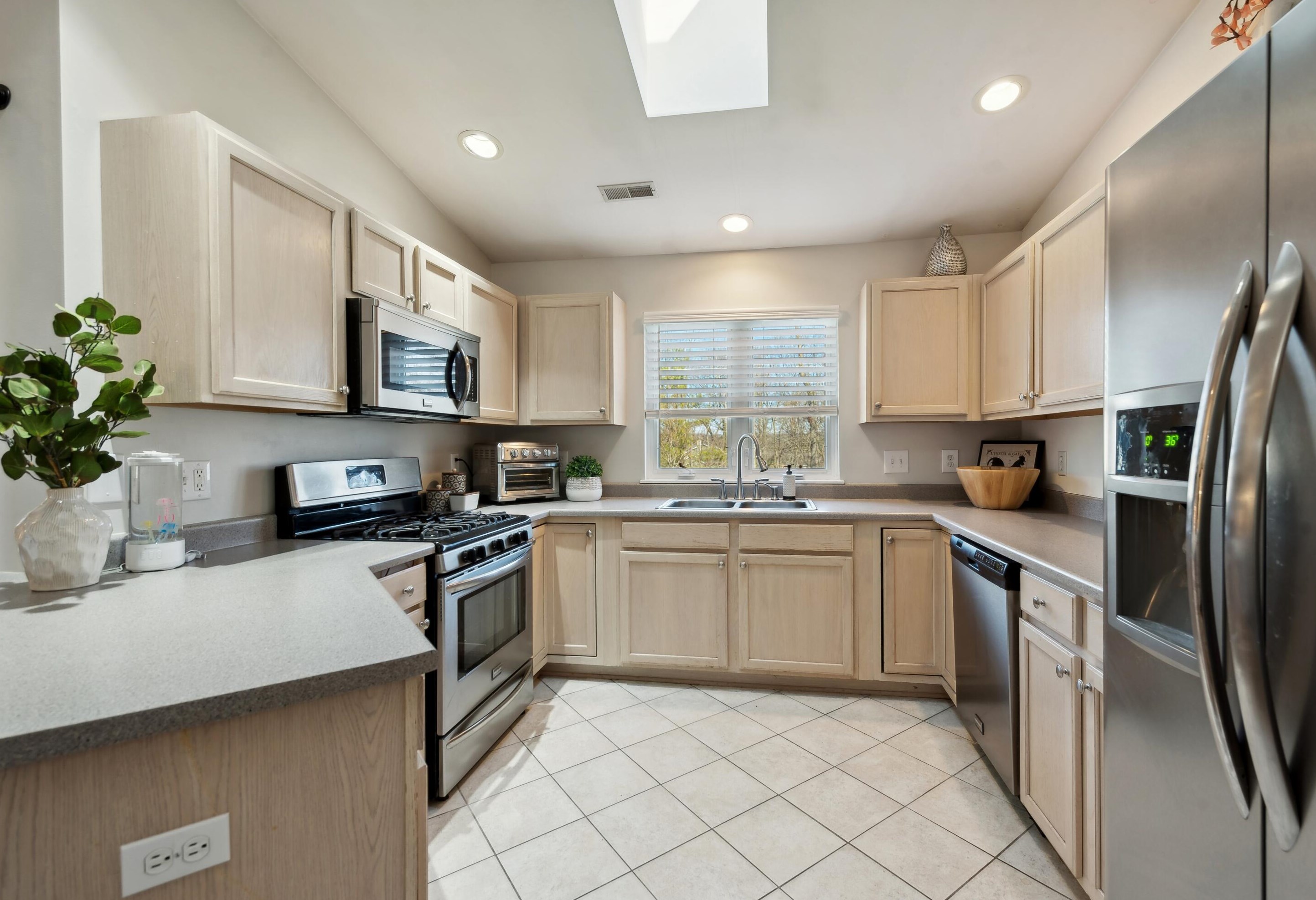 91 Potawatomi Rd, Williams Bay, WI 53191-9774