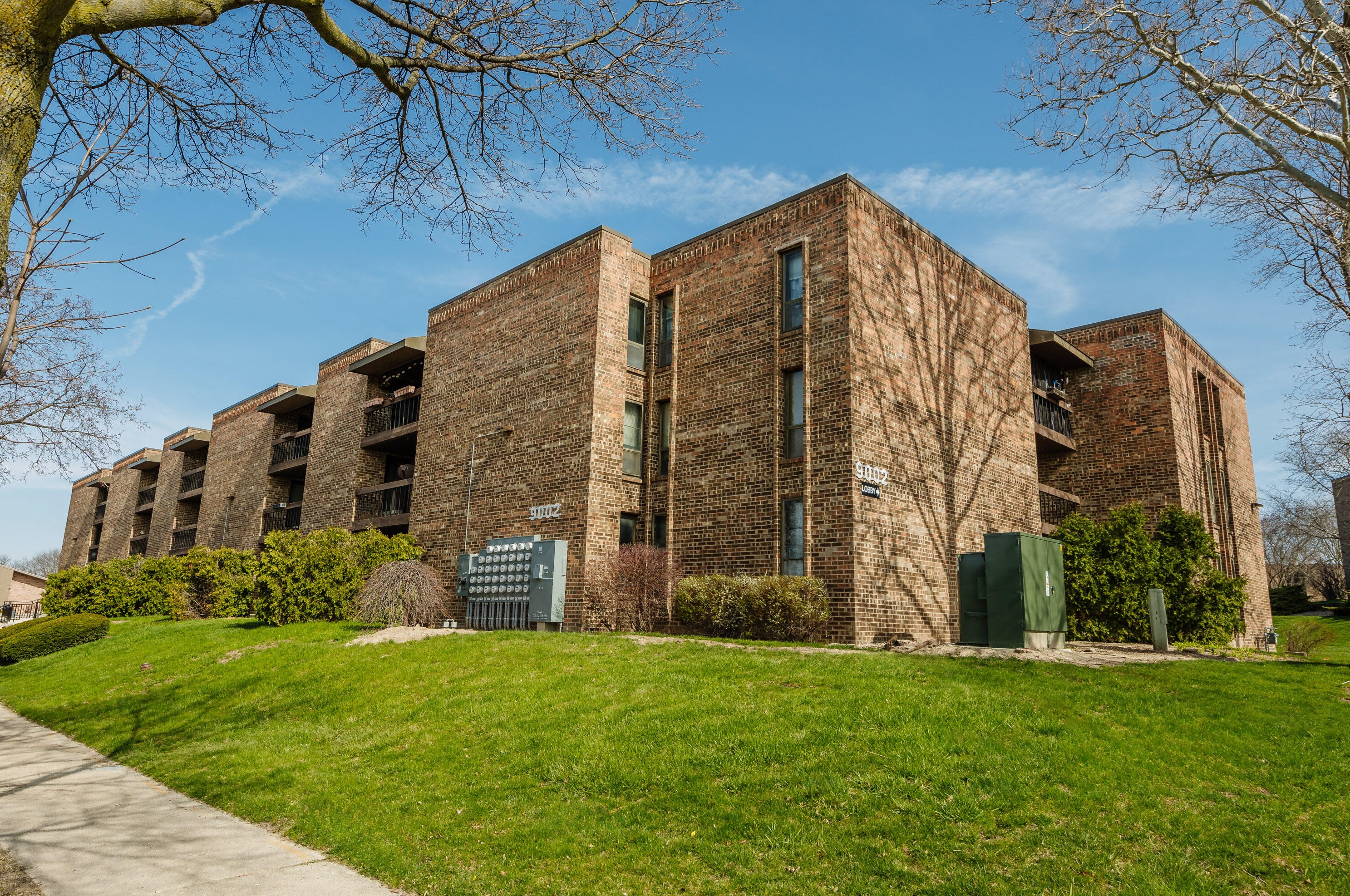 9002 Lisbon Ave, Milwaukee WI 53222-2733 exterior