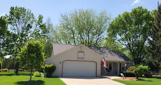 1379 Crystal Lake Dr, Oconomowoc, WI 53066-1765