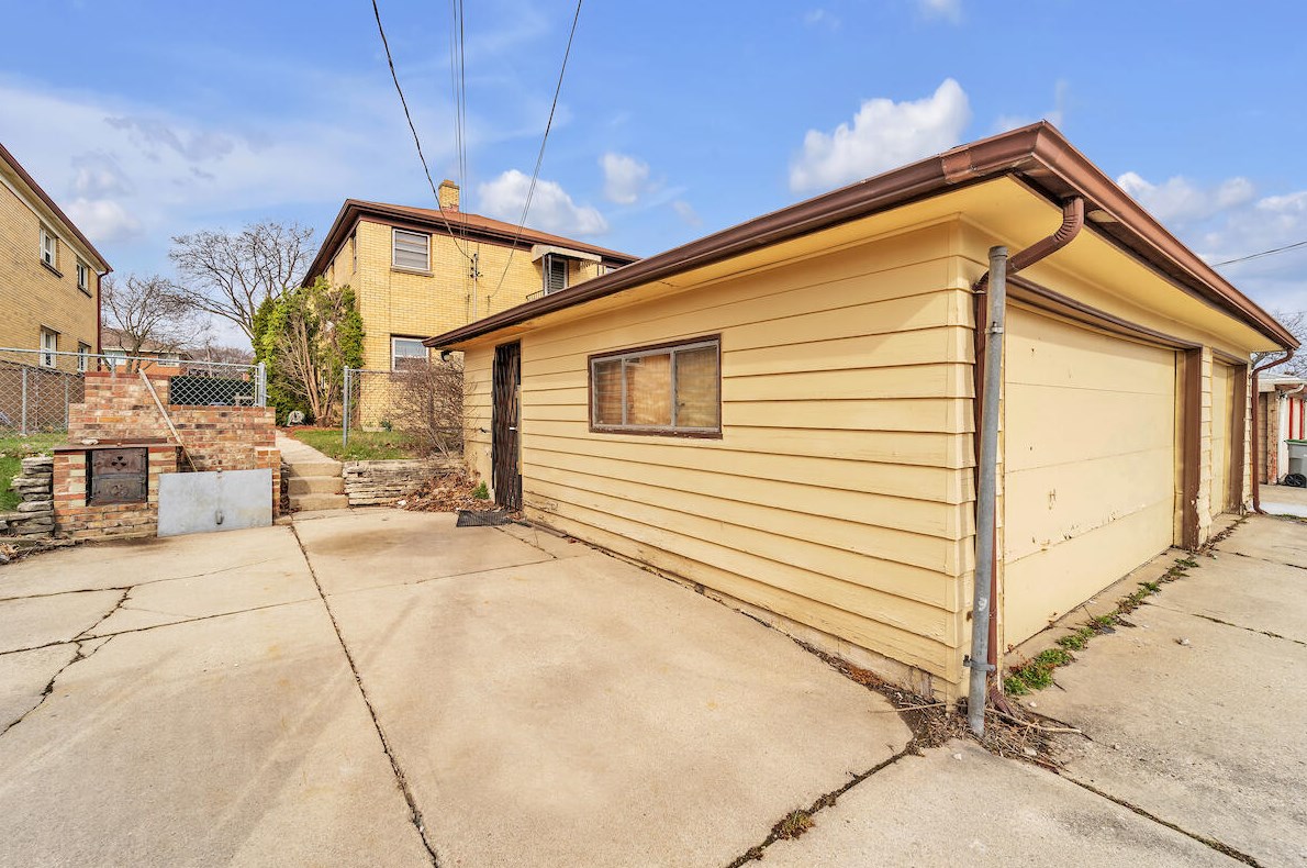 4542 84th St, Milwaukee WI  53228-2902 exterior