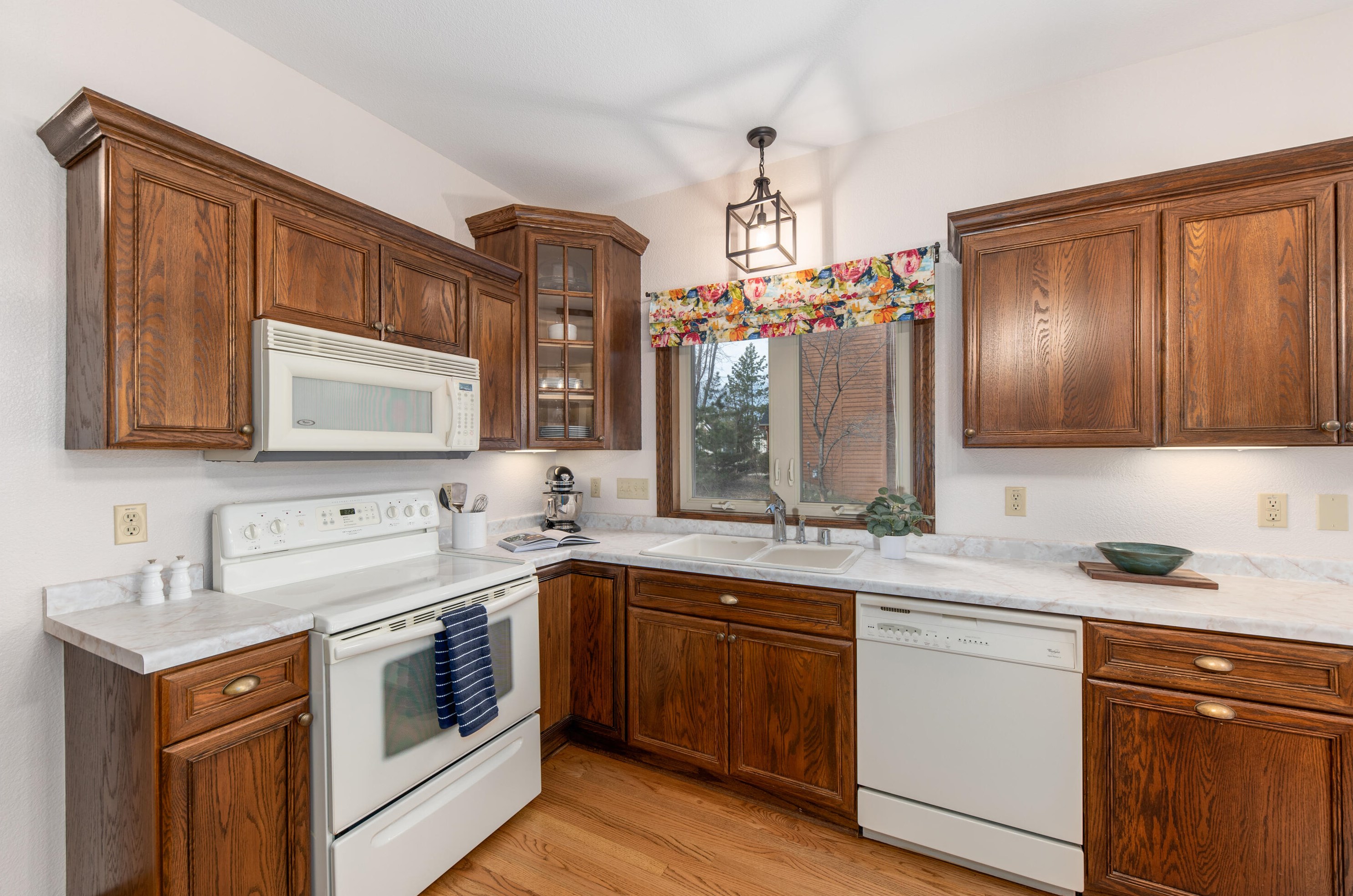 10932 Heritage Dr, Milwaukee WI  53224-5036 exterior