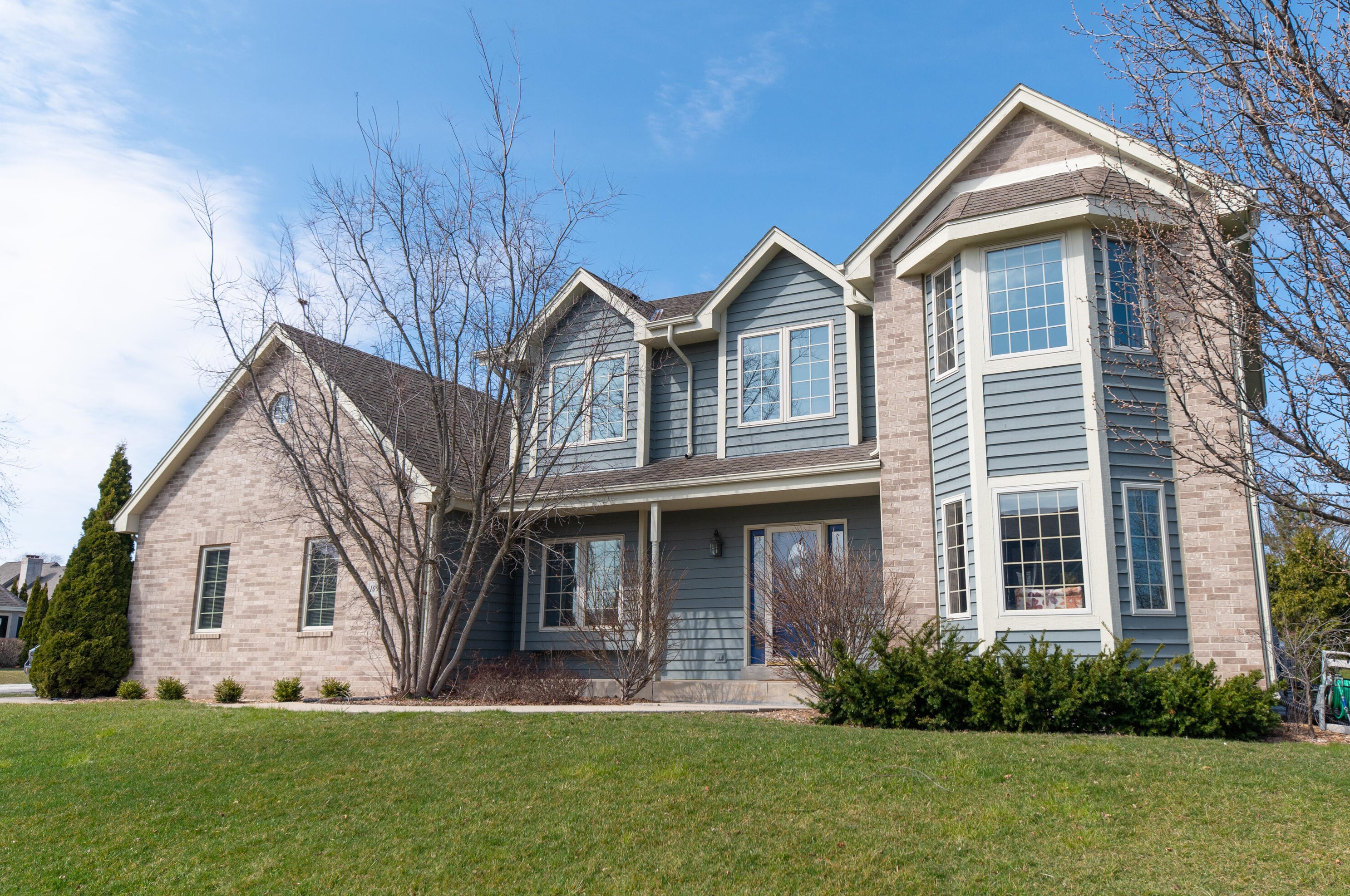 10932 Heritage Dr, Milwaukee WI  53224-5036 exterior