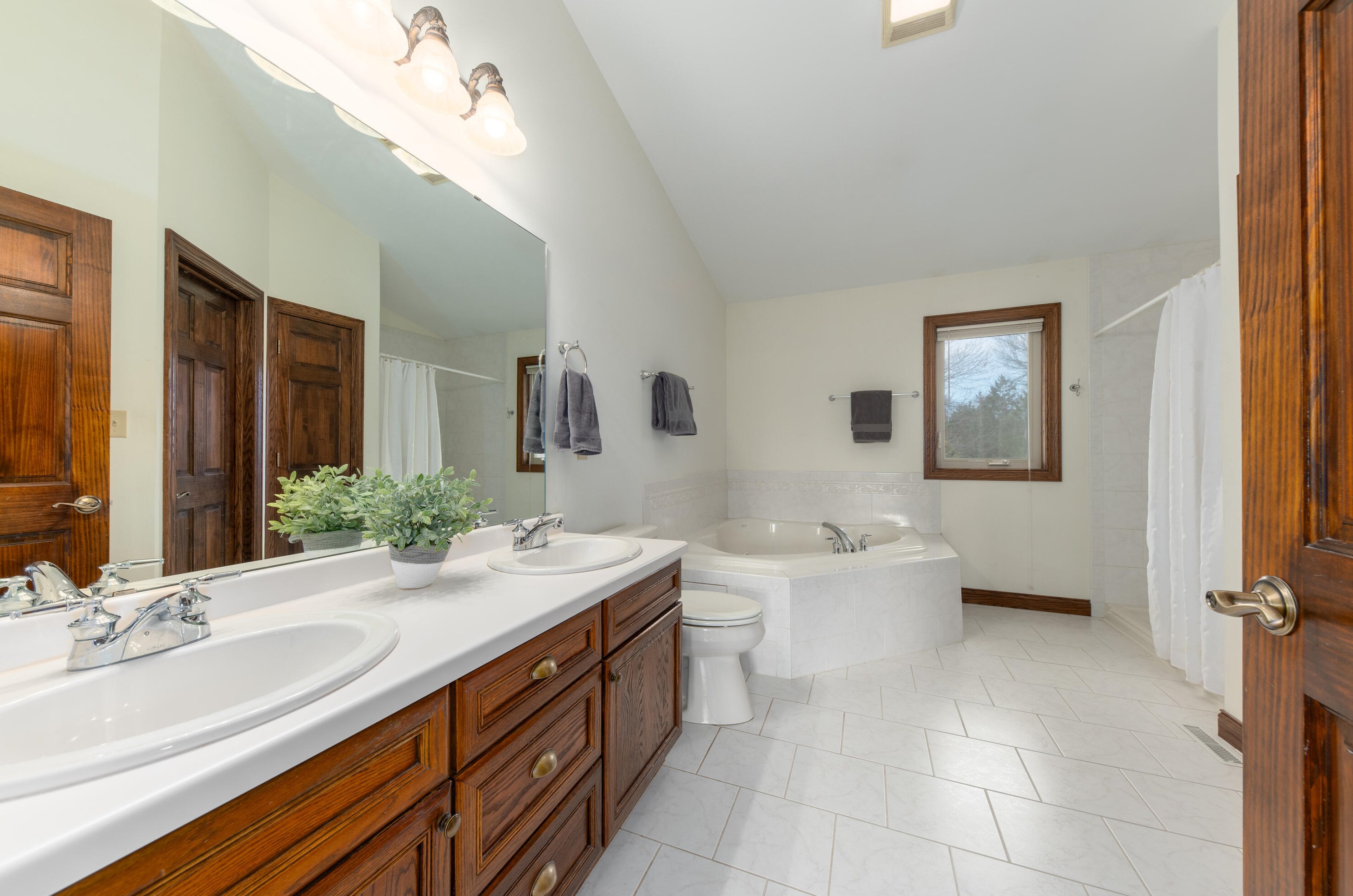 10932 Heritage Dr, Milwaukee WI  53224-5036 exterior