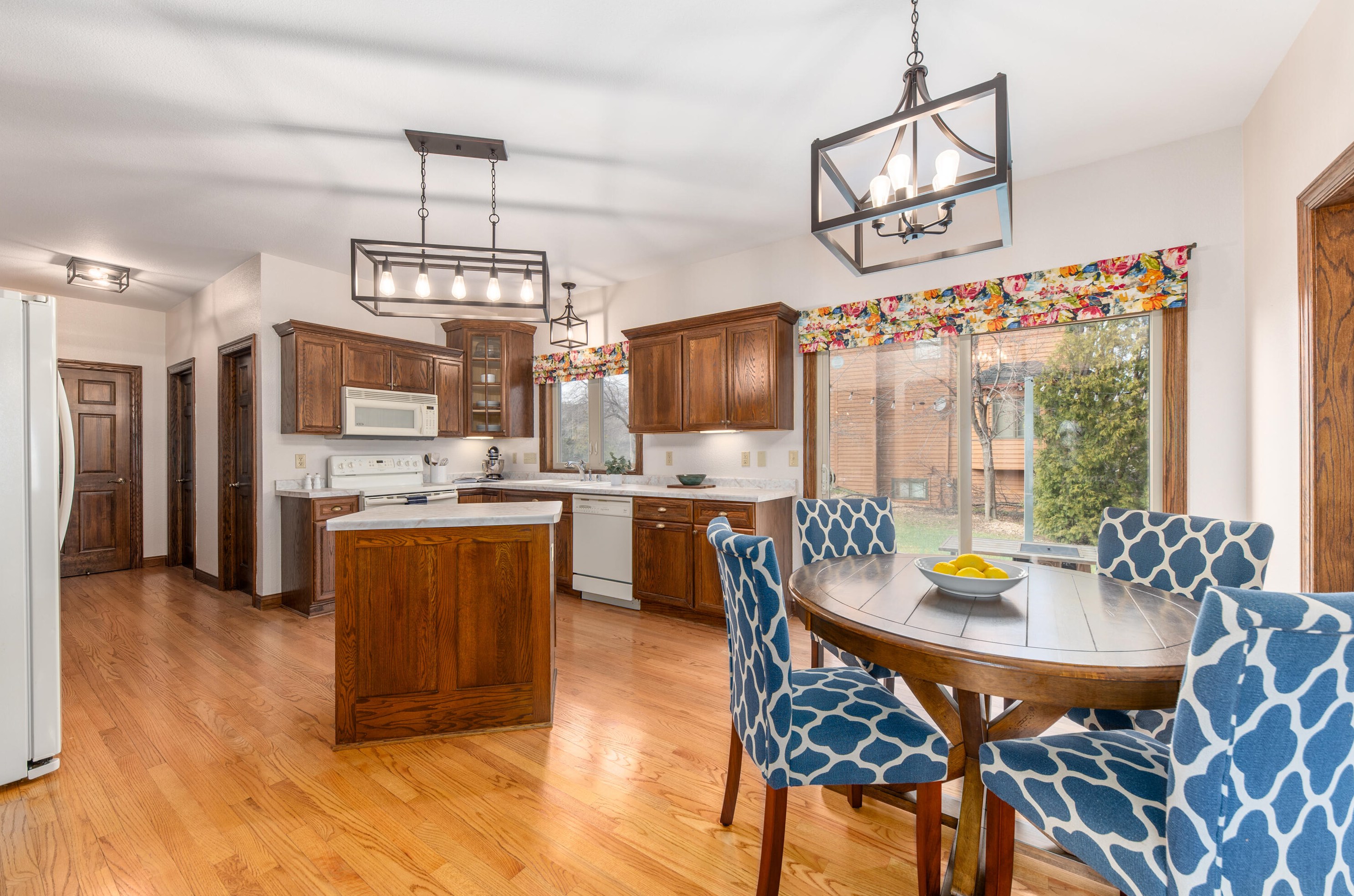 10932 Heritage Dr, Milwaukee WI  53224-5036 exterior