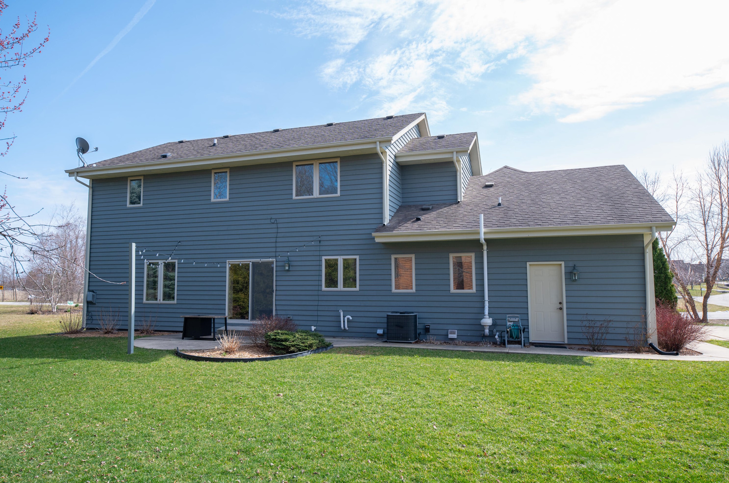 10932 Heritage Dr, Milwaukee WI  53224-5036 exterior