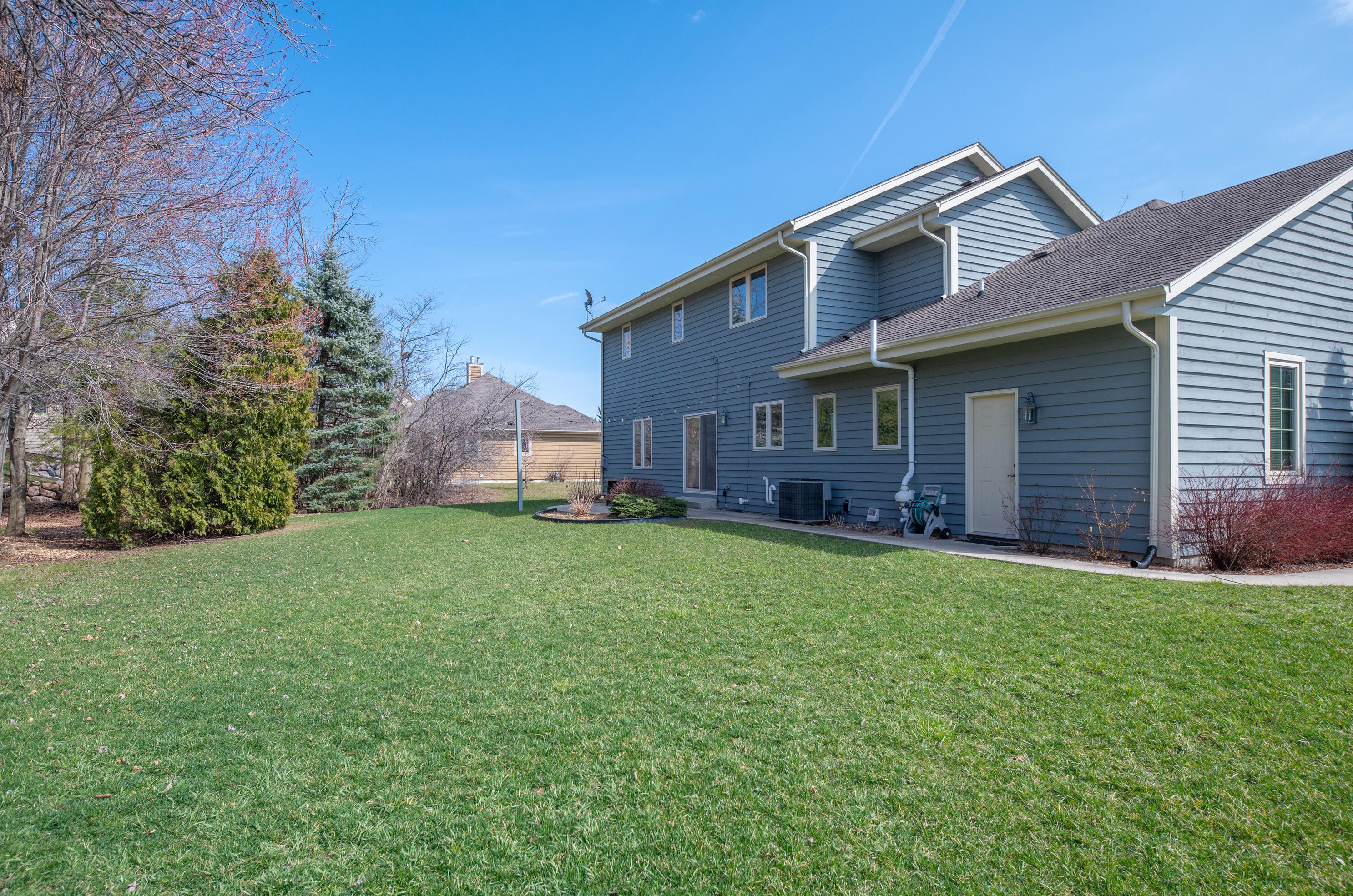 10932 Heritage Dr, Milwaukee WI  53224-5036 exterior