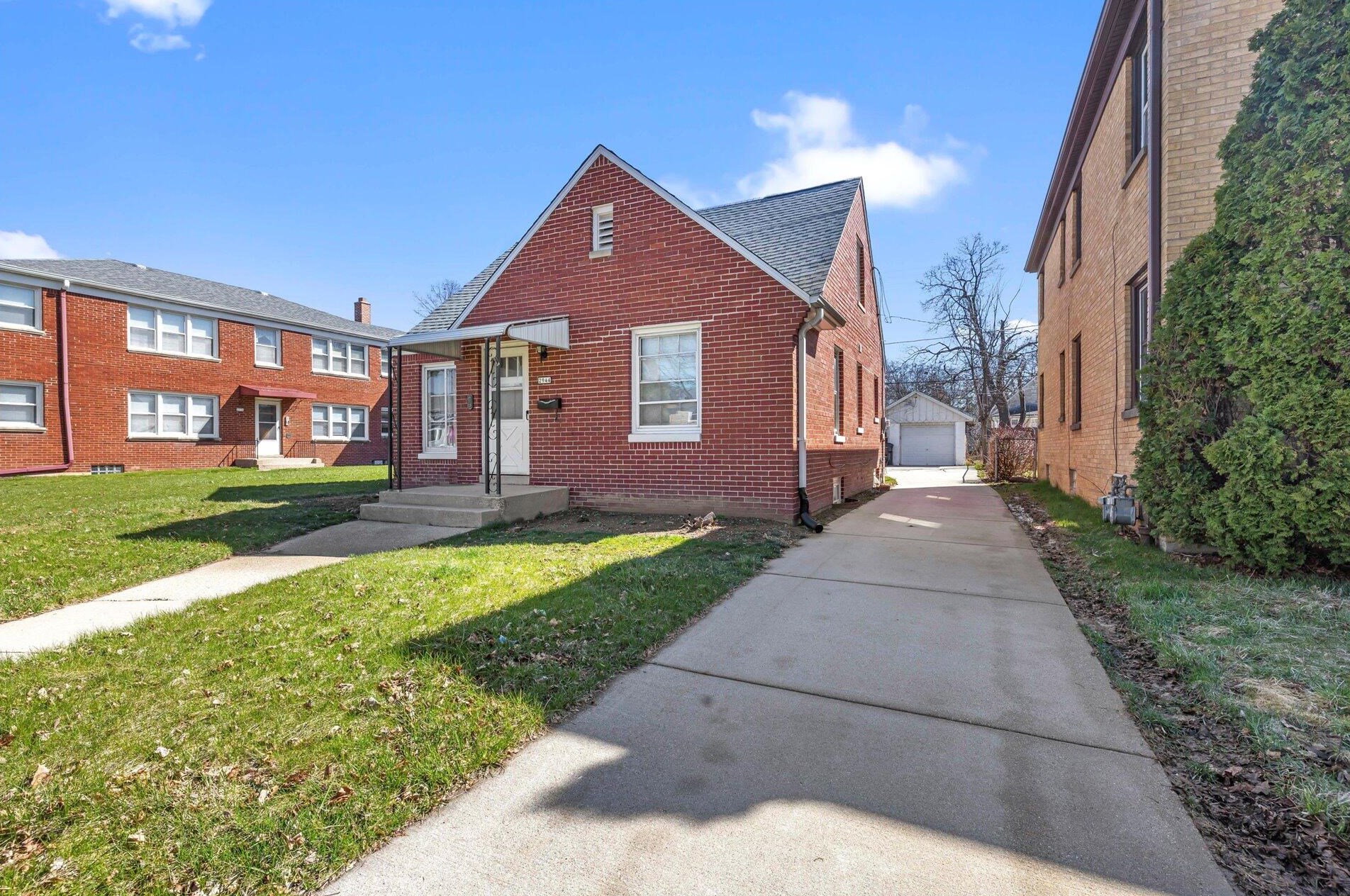 2944 76, Milwaukee WI 53219-2828 exterior