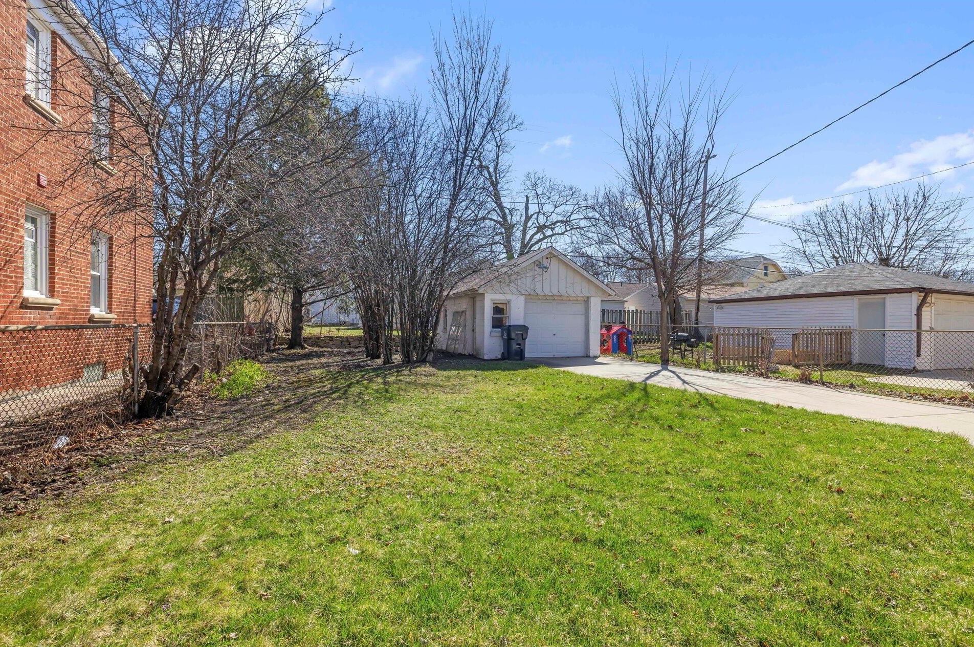 2944 76, Milwaukee WI 53219-2828 exterior